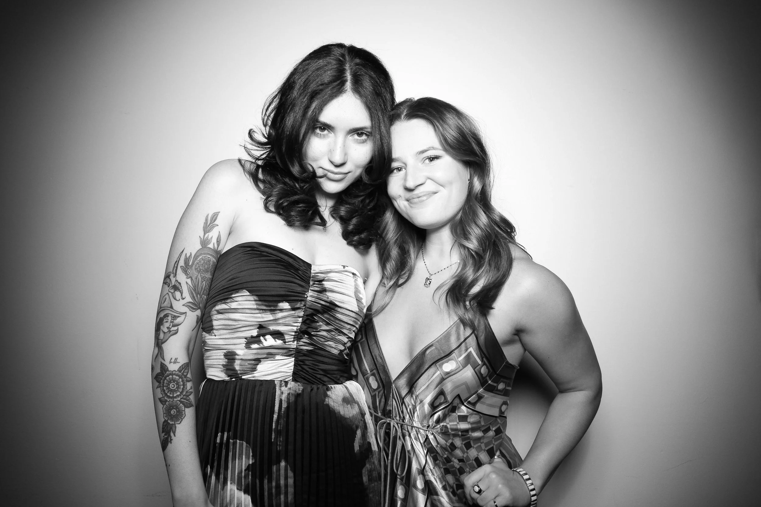 fotio-photobooth-chicago-vintage-bw-ravenswood-15.jpg