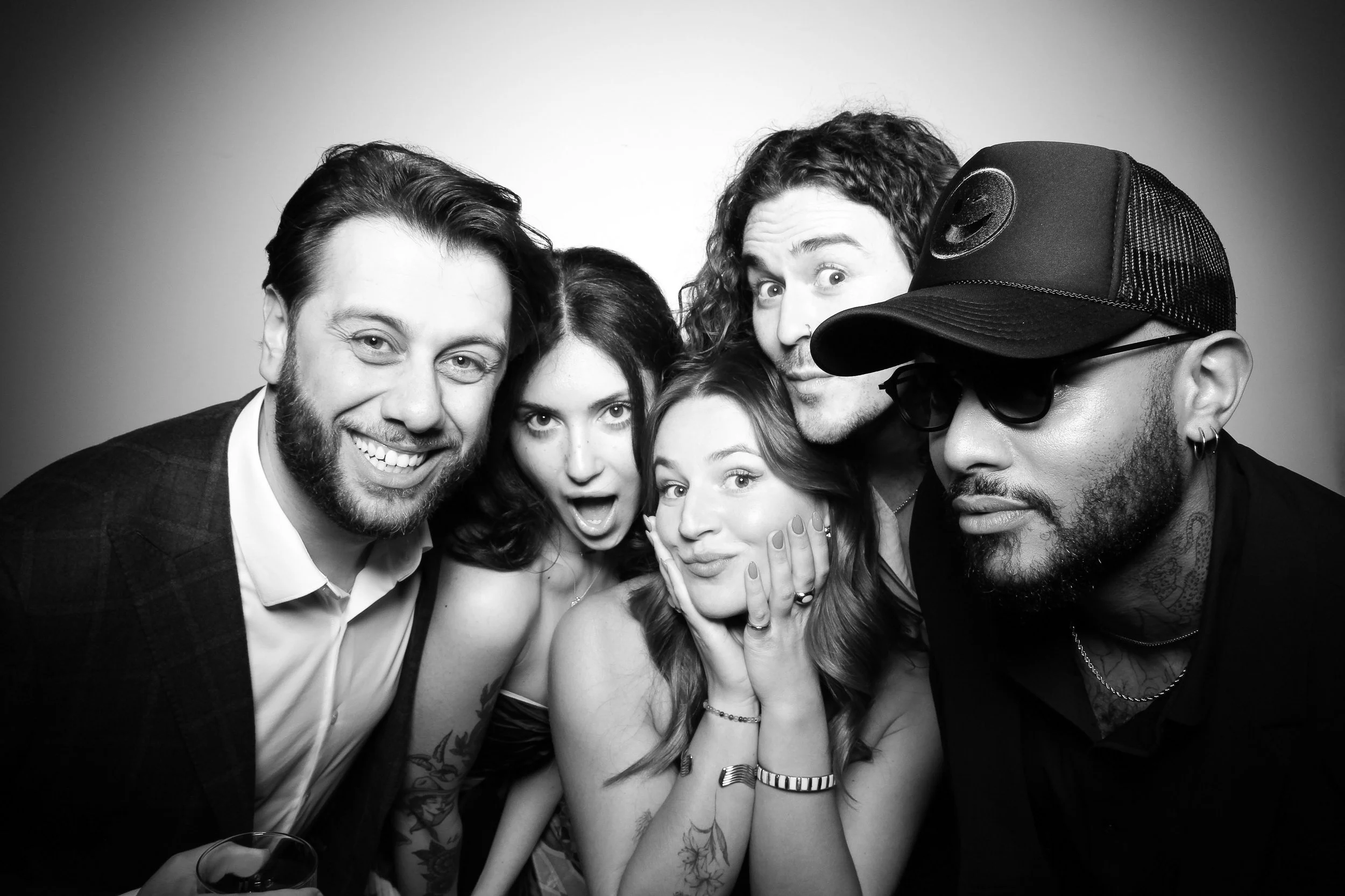 fotio-photobooth-chicago-vintage-bw-ravenswood-16.jpg