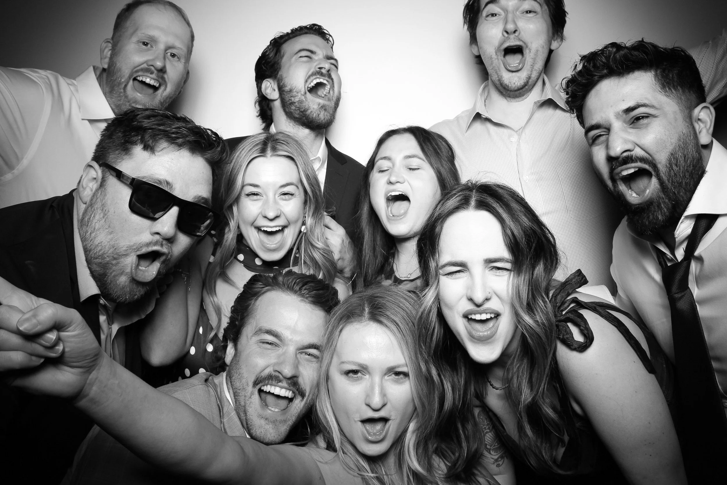 fotio-photobooth-chicago-vintage-bw-ravenswood-19.jpg