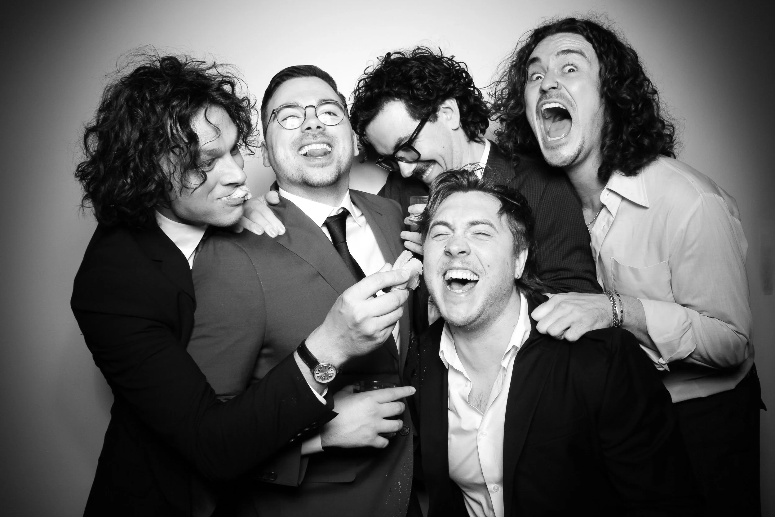fotio-photobooth-chicago-vintage-bw-ravenswood-23.jpg