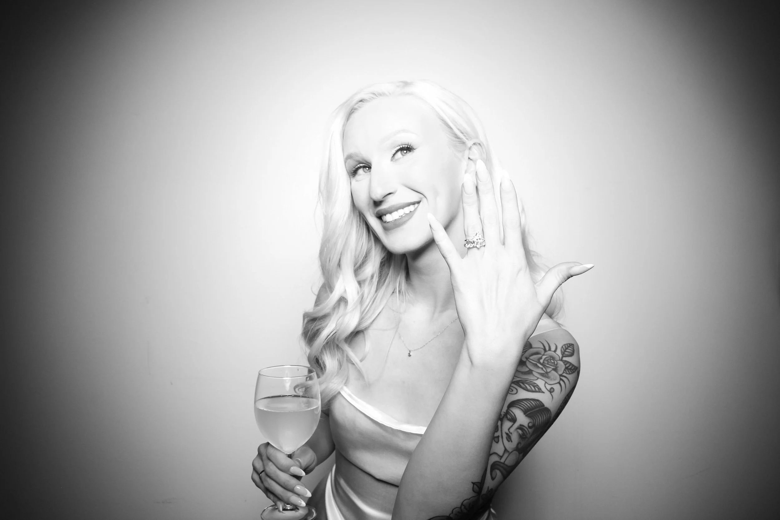 fotio-photobooth-chicago-vintage-bw-ravenswood-1.jpg