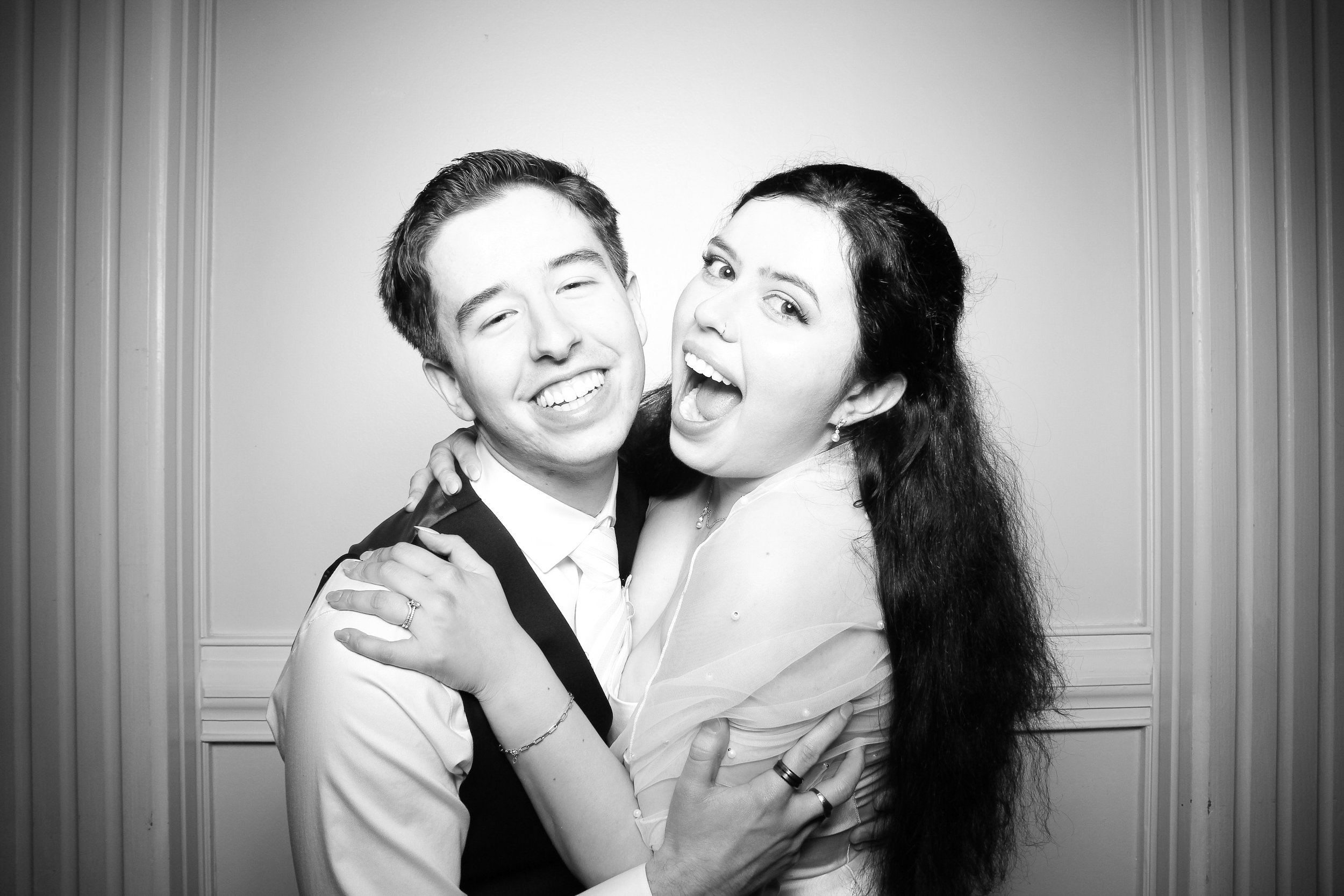 fotio-photobooth-chicago-vintage-bw-ravenswood-1.jpg
