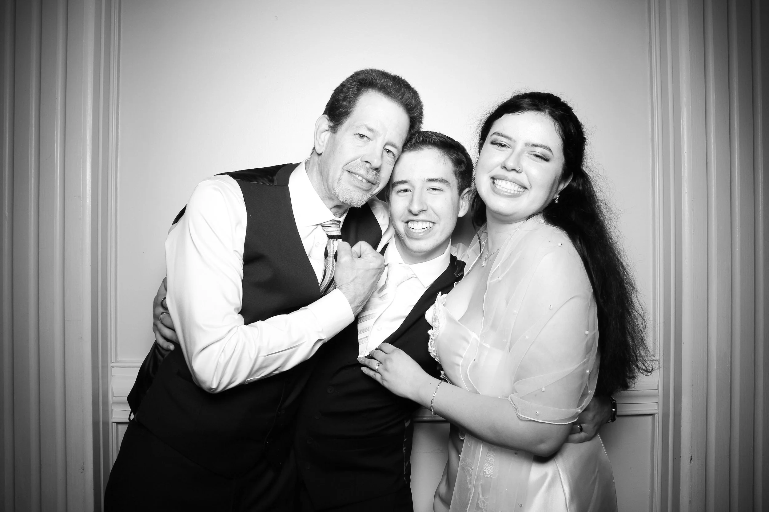 fotio-photobooth-chicago-vintage-bw-ravenswood-4.jpg