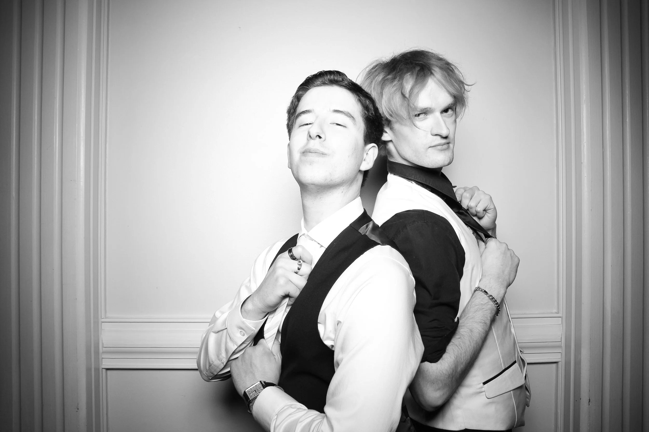 fotio-photobooth-chicago-vintage-bw-ravenswood-15.jpg