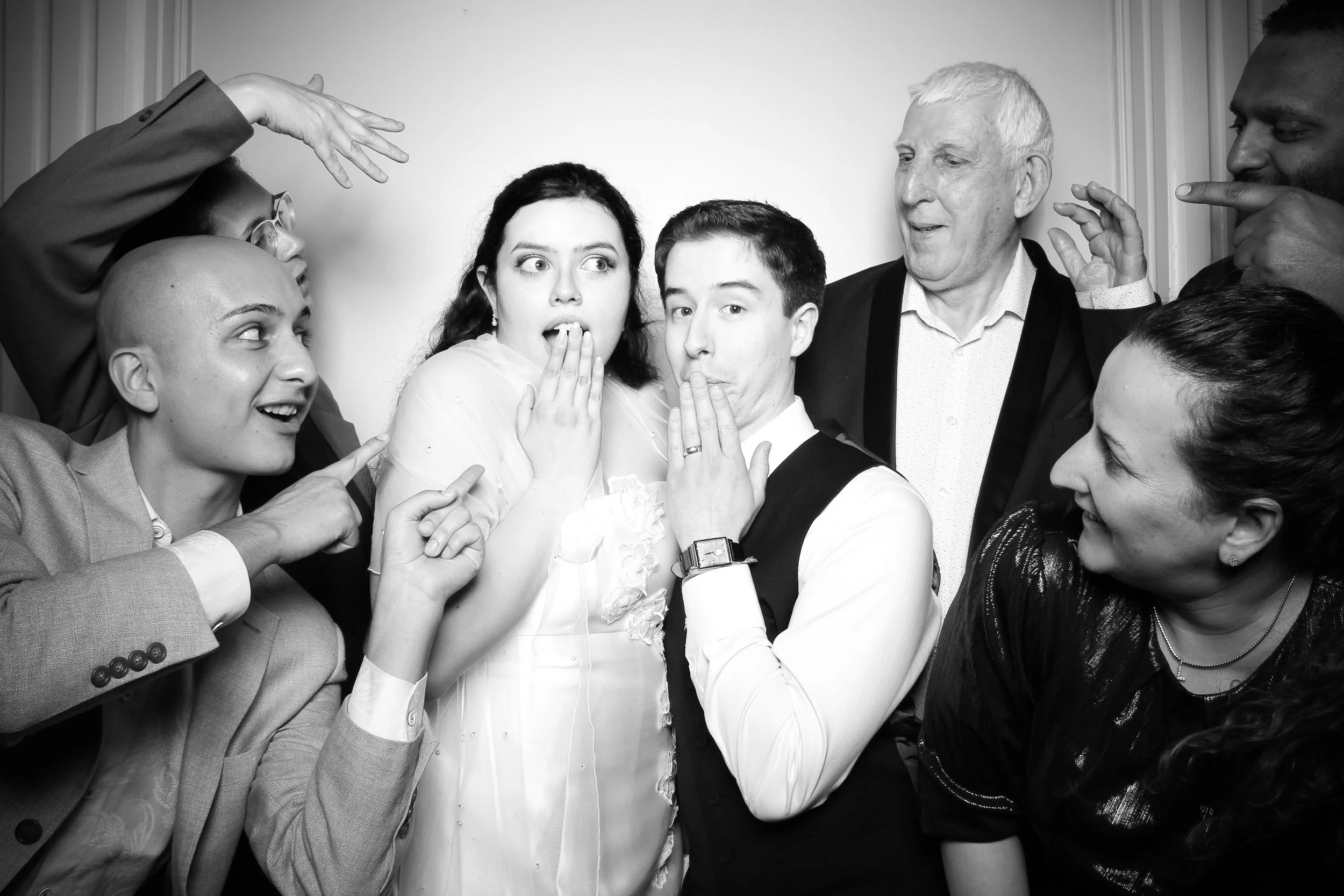 fotio-photobooth-chicago-vintage-bw-ravenswood-22.jpg