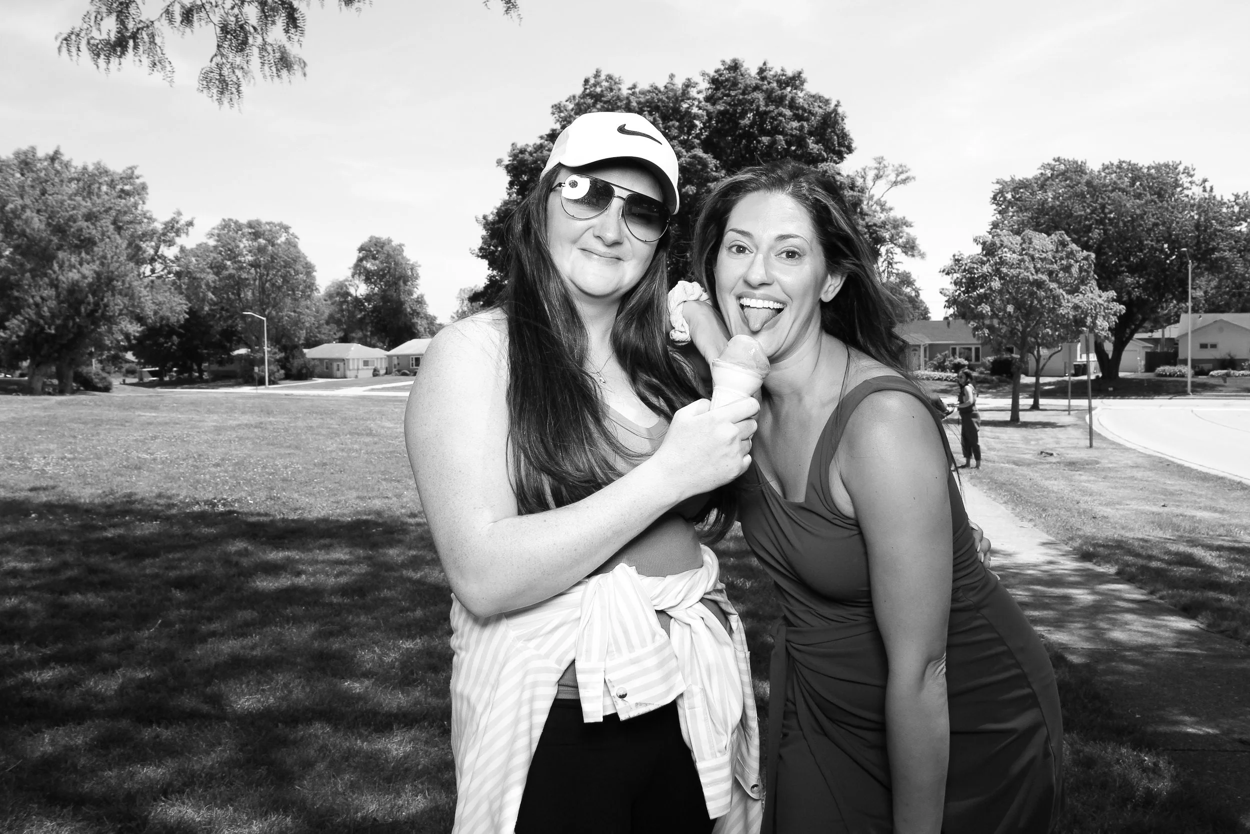 fotio-photobooth-chicago-vintage-bw-ravenswood-9.jpg