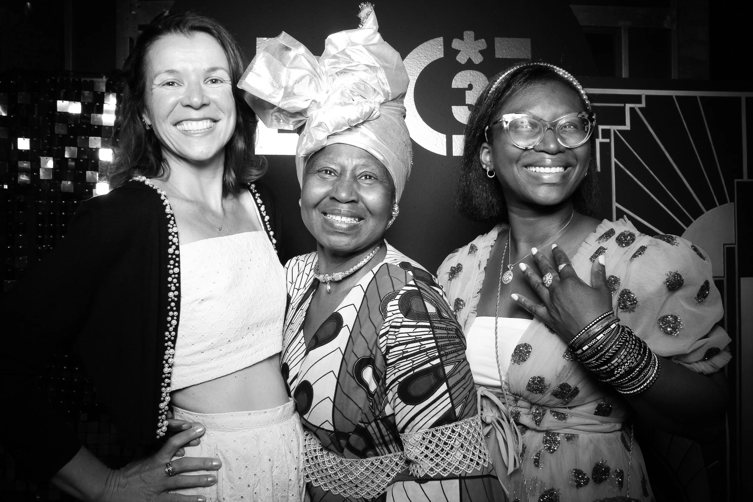 fotio-photobooth-chicago-vintage-bw-3.jpg