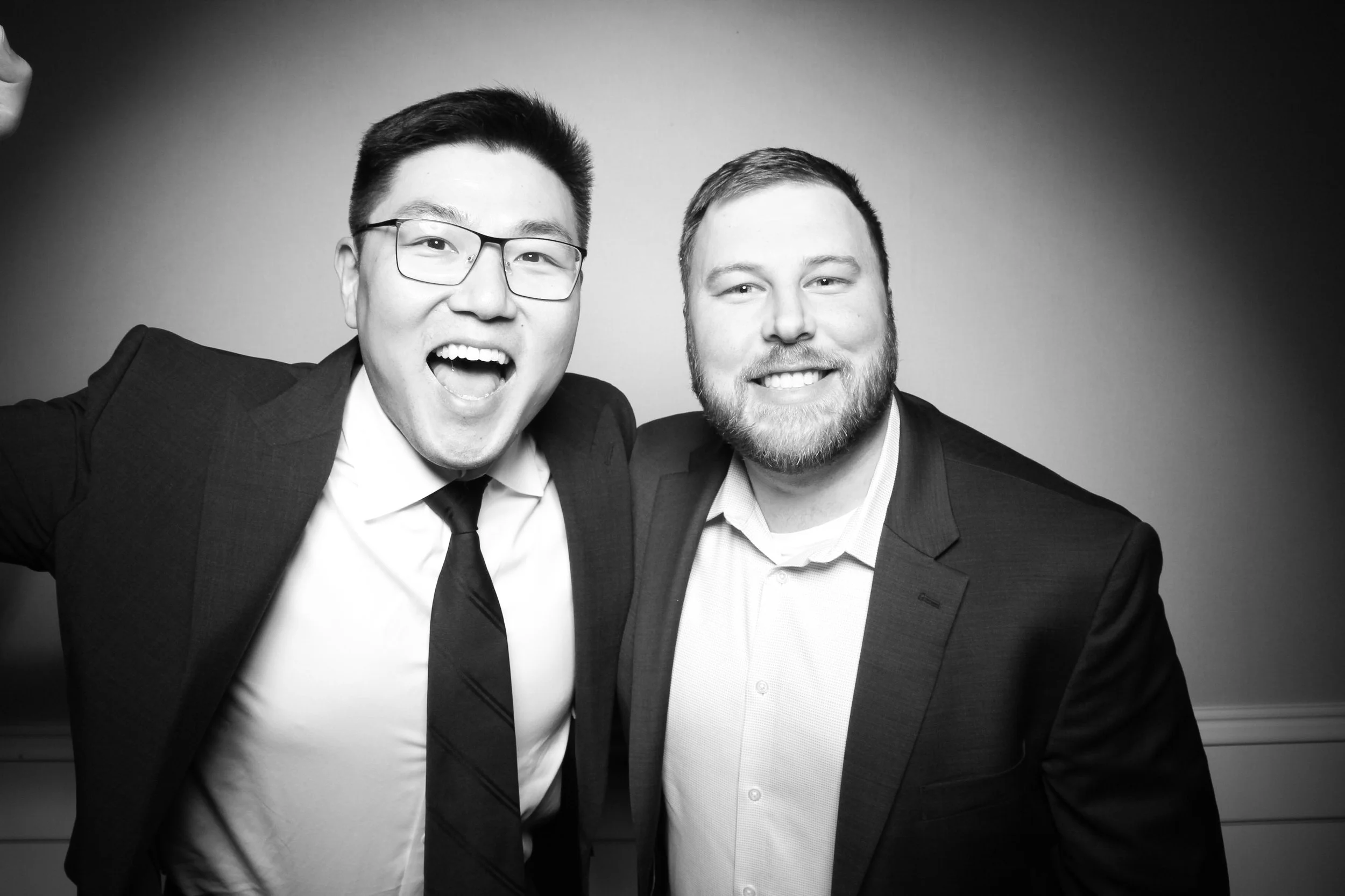 Fotio_Photo_Booth_Hoffman_Estates_Country_Club_Poplar_Creek_Wedding_Friends_Family_Fun_Classy_03.jpg
