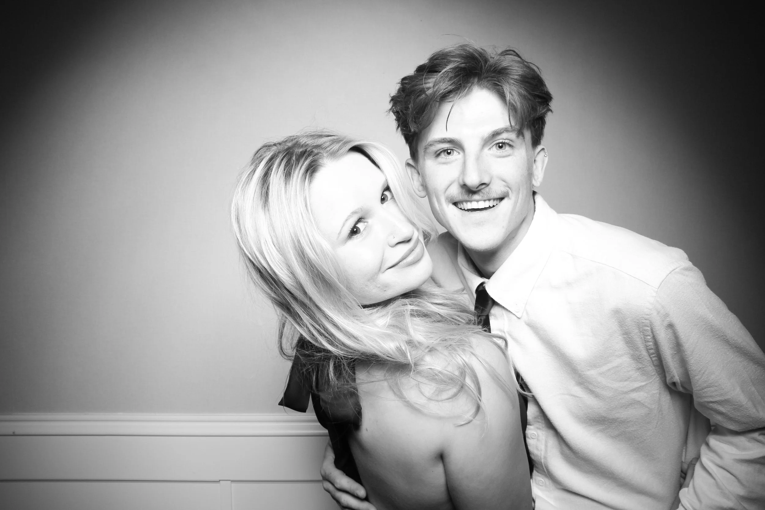 Fotio_Photo_Booth_Hoffman_Estates_Country_Club_Poplar_Creek_Wedding_Friends_Family_Fun_Classy_04.jpg