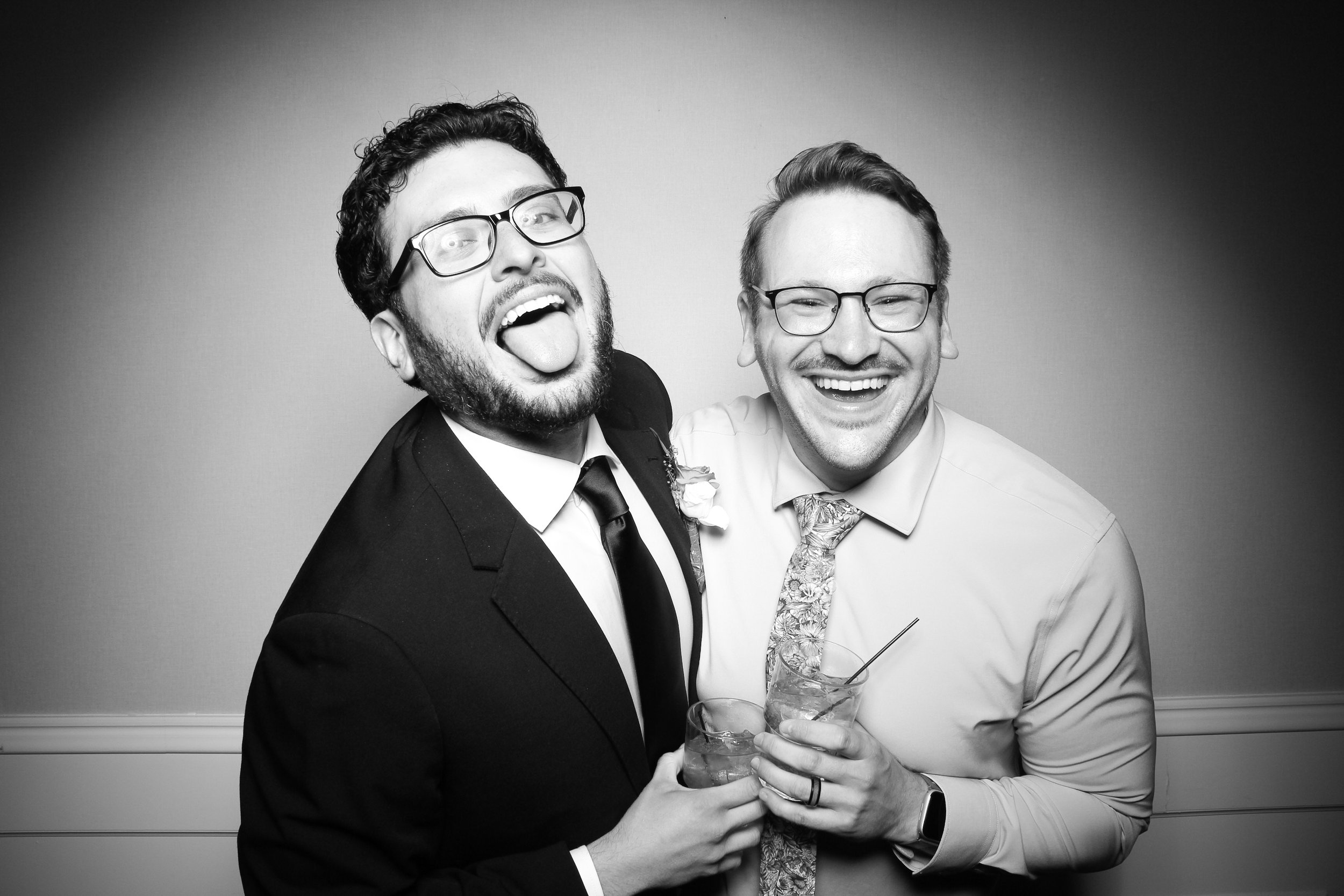 Fotio_Photo_Booth_Hoffman_Estates_Country_Club_Poplar_Creek_Wedding_Friends_Family_Fun_Classy_11.jpg