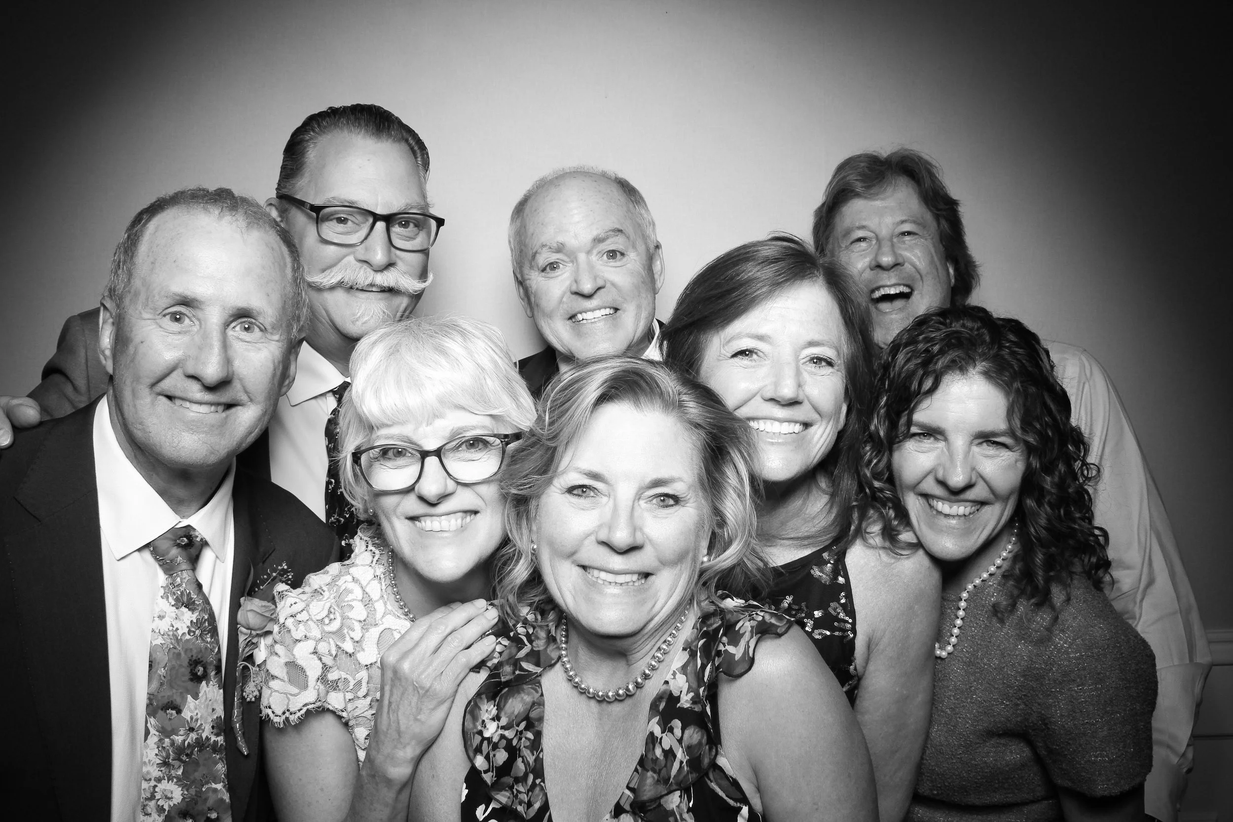 Fotio_Photo_Booth_Hoffman_Estates_Country_Club_Poplar_Creek_Wedding_Friends_Family_Fun_Classy_12.jpg