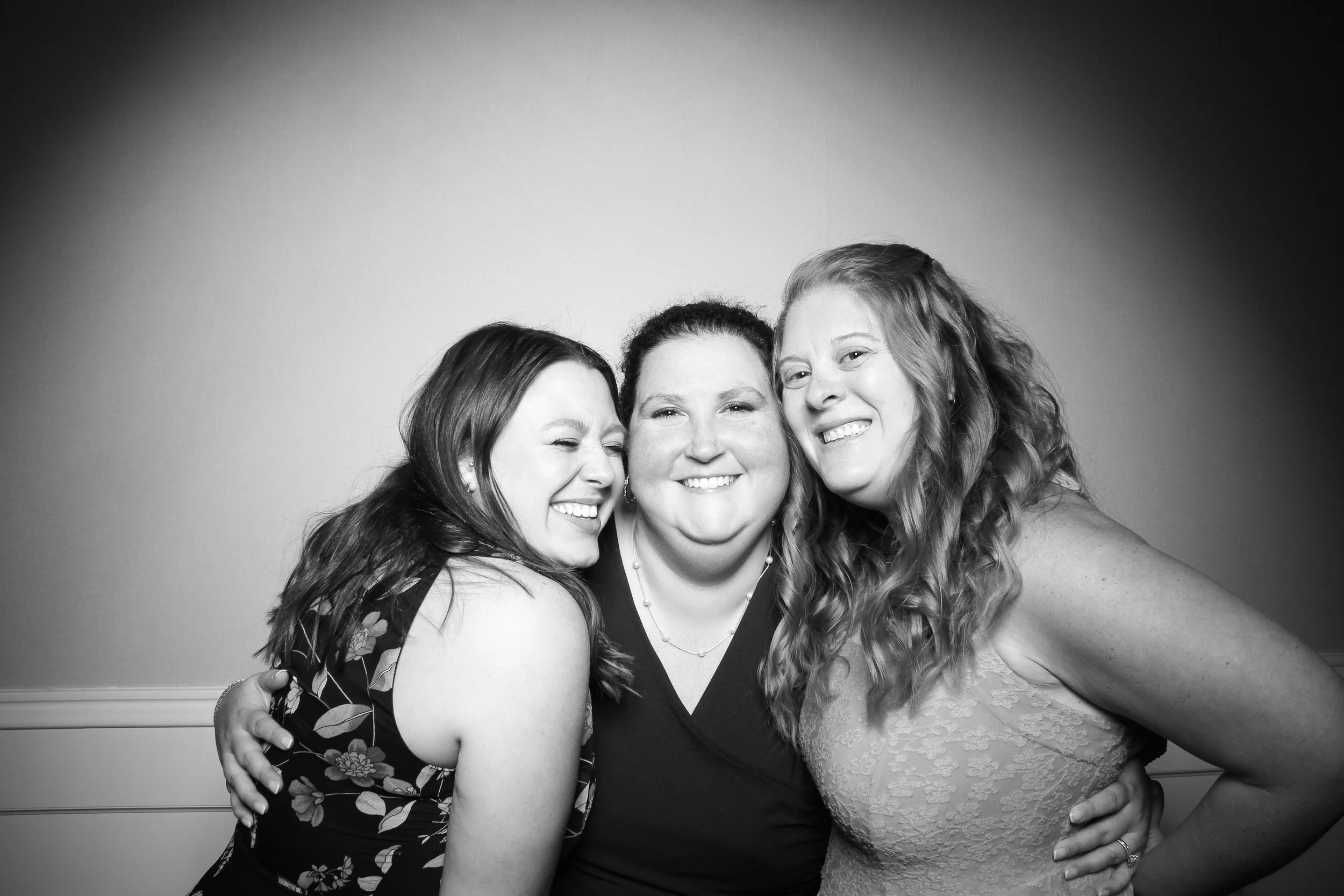 Fotio_Photo_Booth_Hoffman_Estates_Country_Club_Poplar_Creek_Wedding_Friends_Family_Fun_Classy_20.jpg