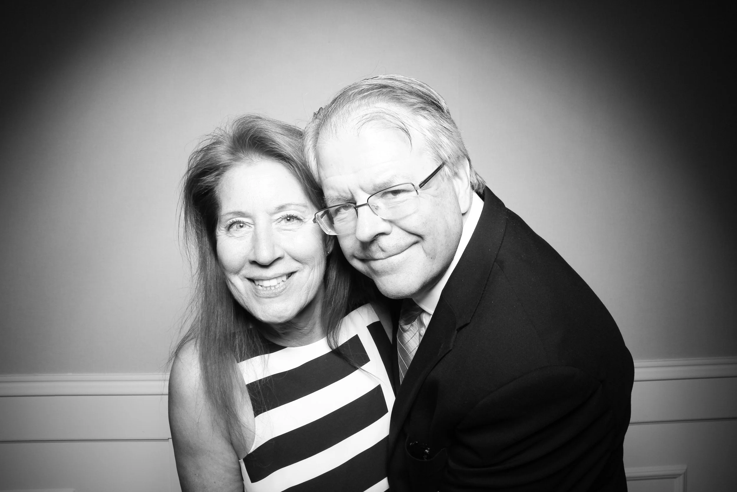 Fotio_Photo_Booth_Hoffman_Estates_Country_Club_Poplar_Creek_Wedding_Friends_Family_Fun_Classy_24.jpg