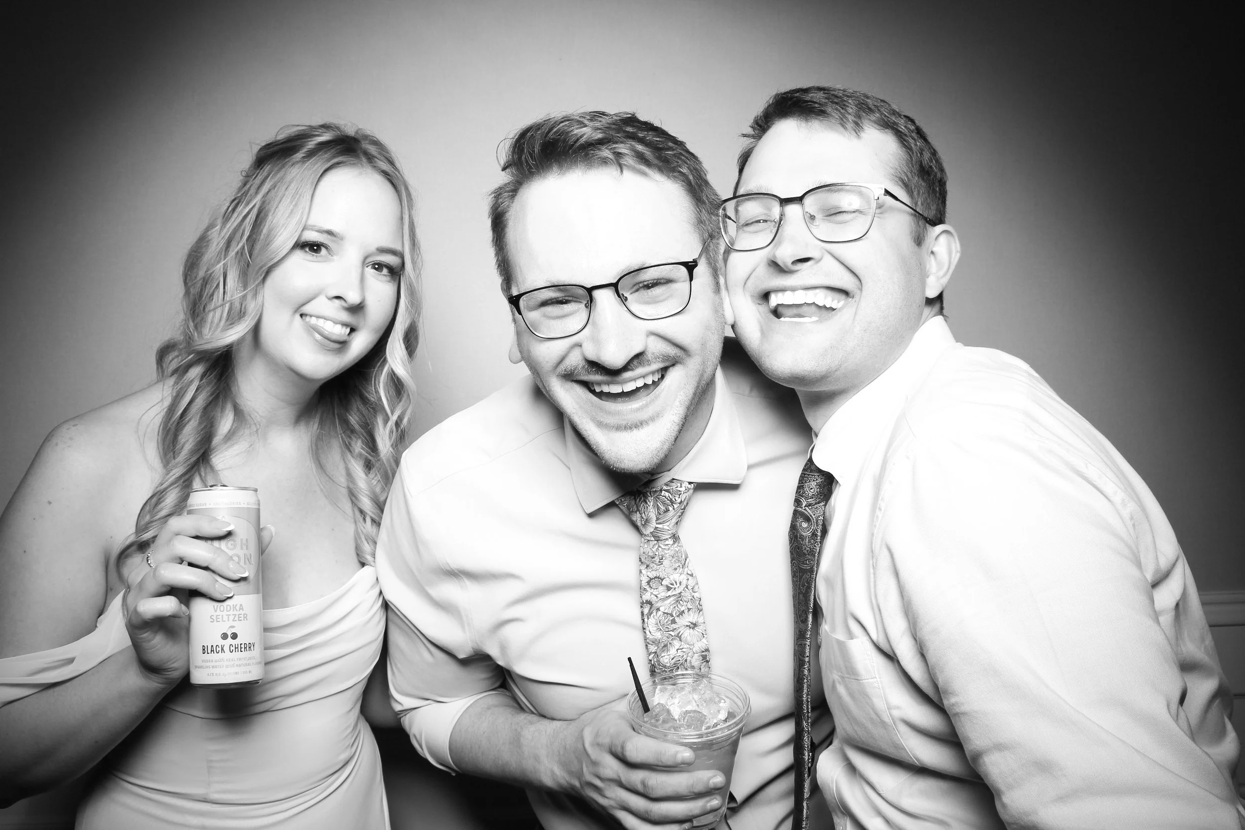 Fotio_Photo_Booth_Hoffman_Estates_Country_Club_Poplar_Creek_Wedding_Friends_Family_Fun_Classy_30.jpg