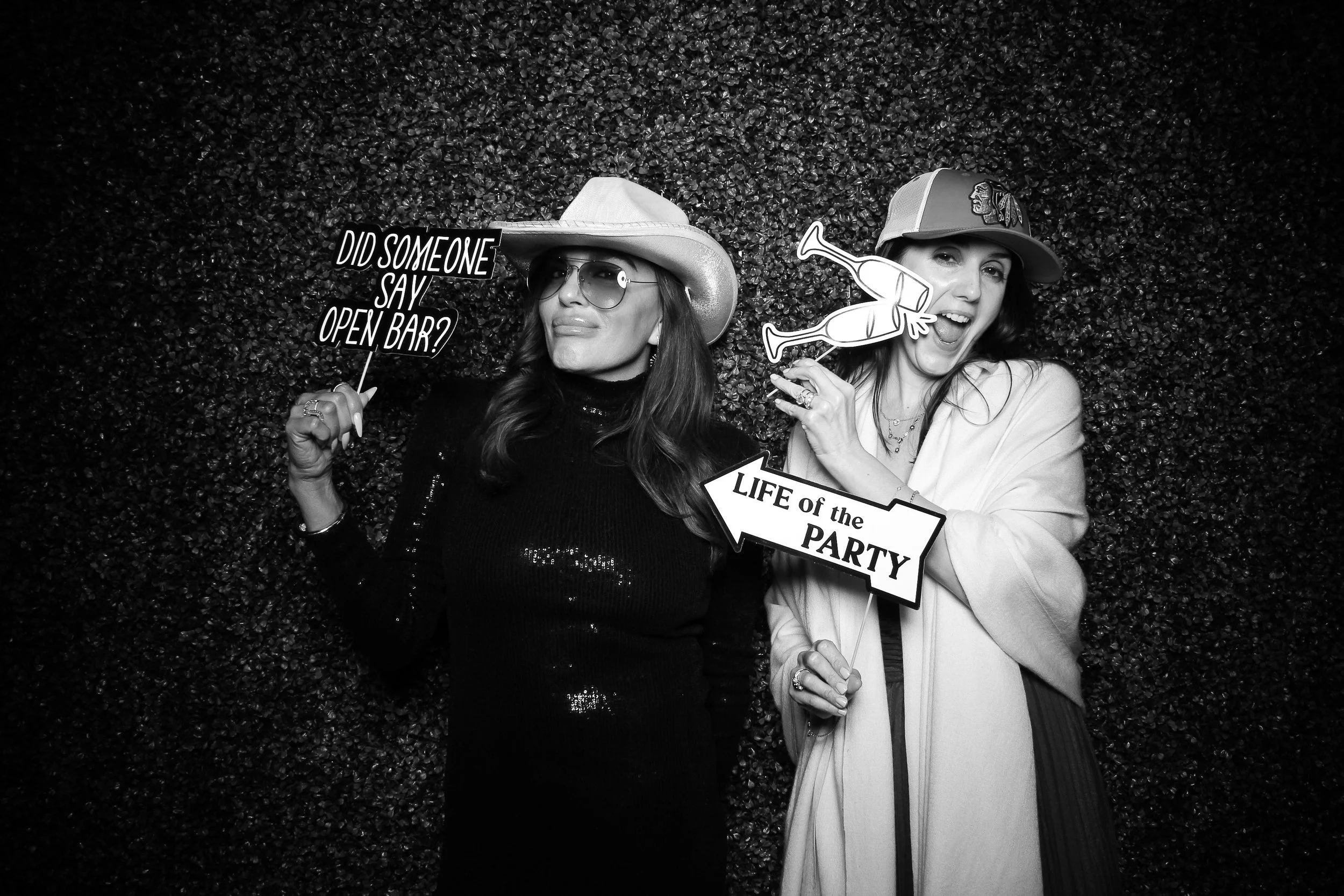 fotio-photobooth-chicago-vintage-bw-10.jpg