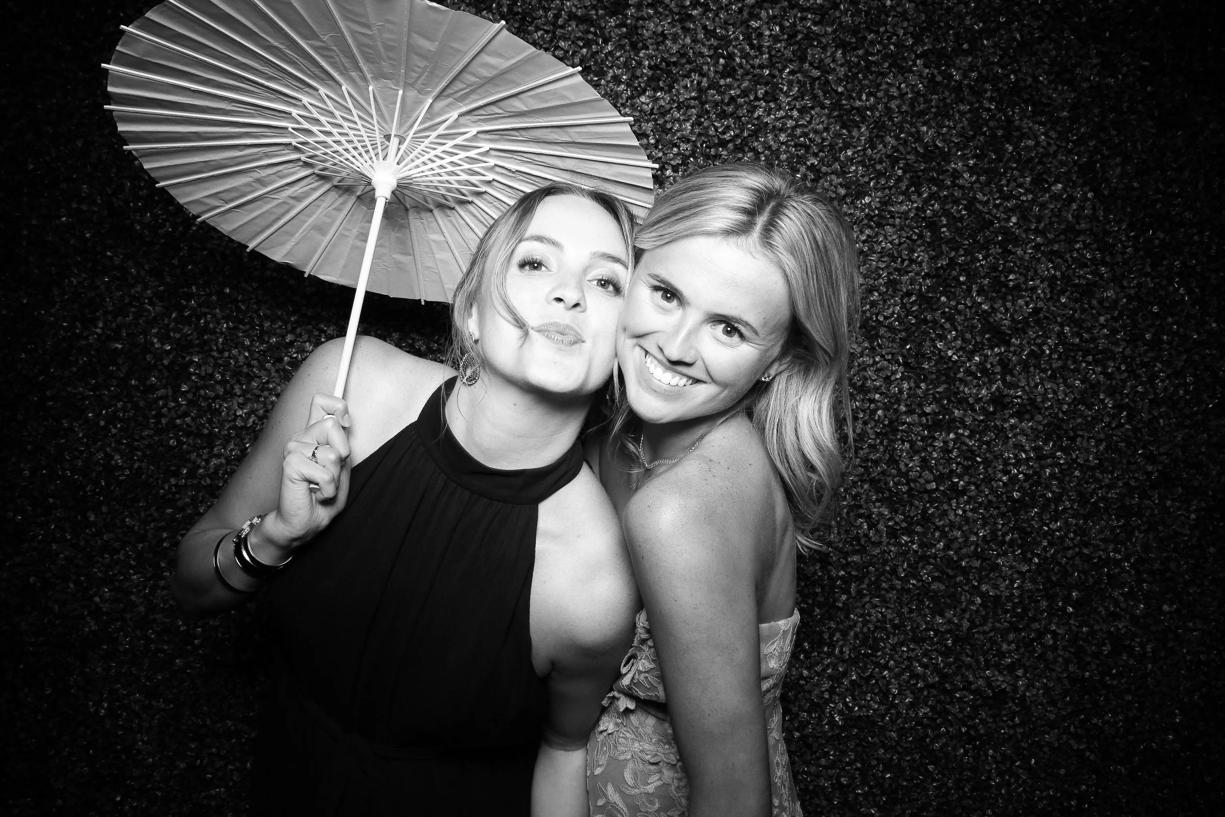 fotio-photobooth-chicago-vintage-bw-20.jpg