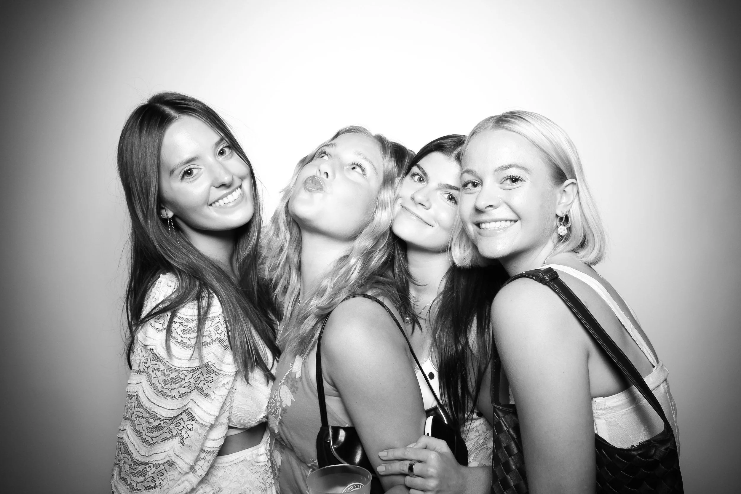 fotio-photobooth-chicago-vintage-bw-15.jpg