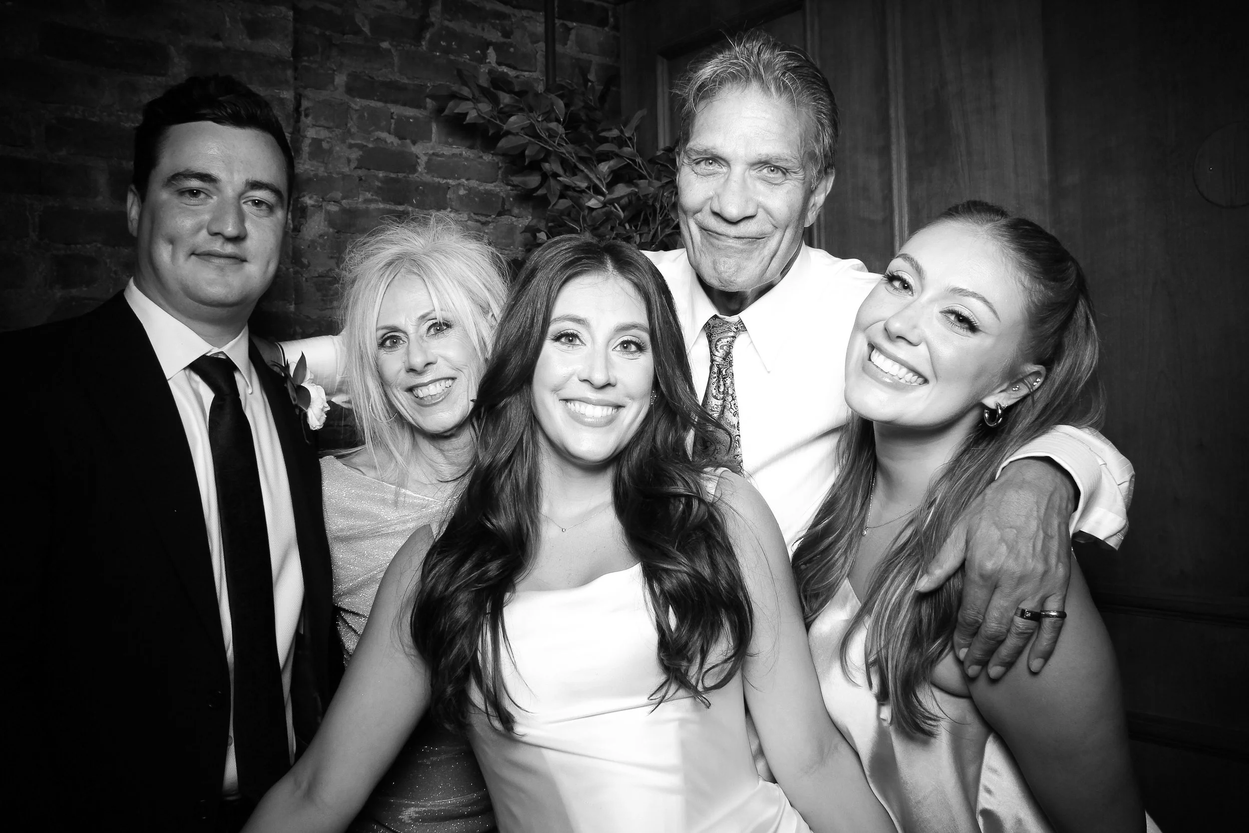fotio-photobooth-chicago-vintage-bw-salon-5.jpg