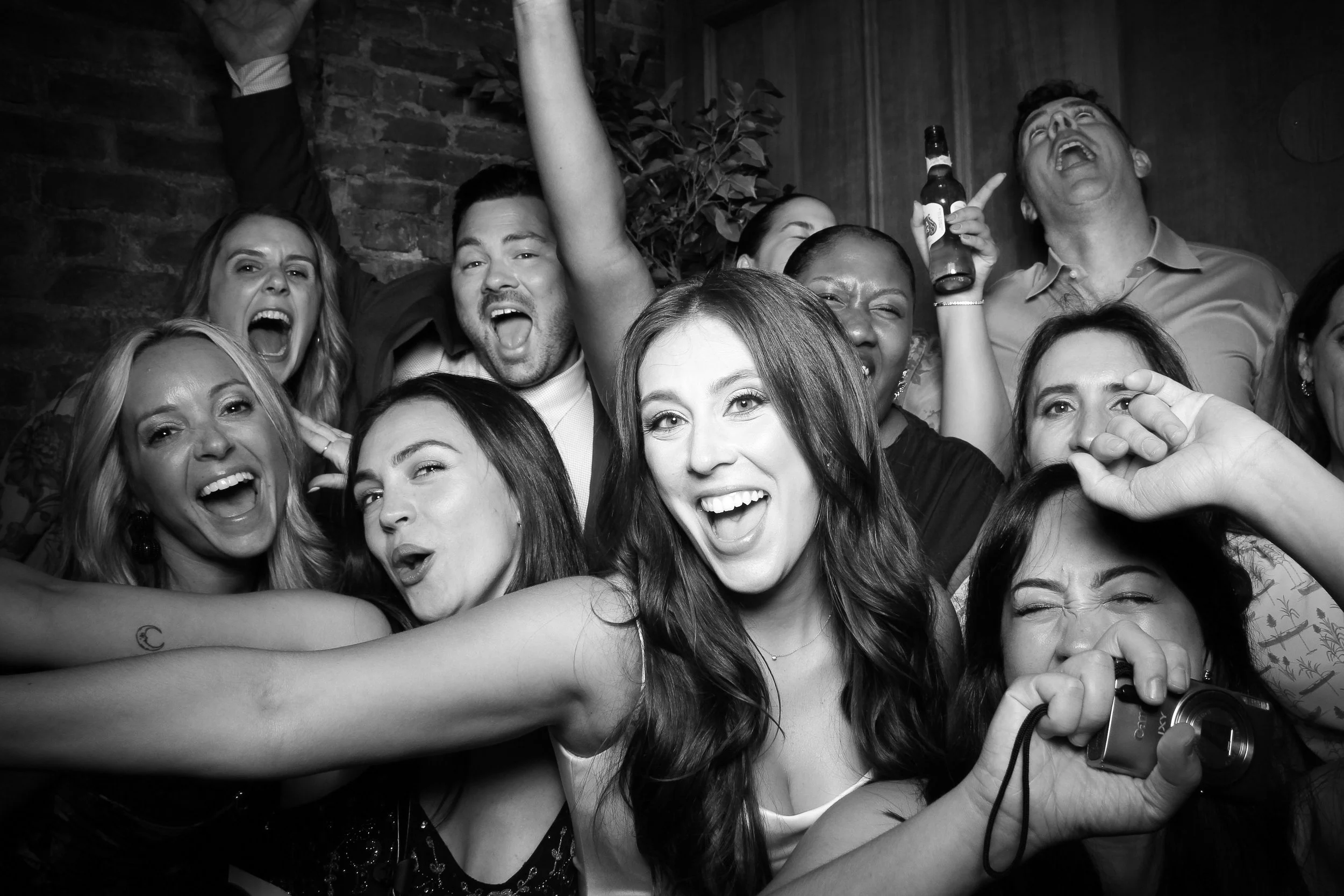 fotio-photobooth-chicago-vintage-bw-salon-9.jpg