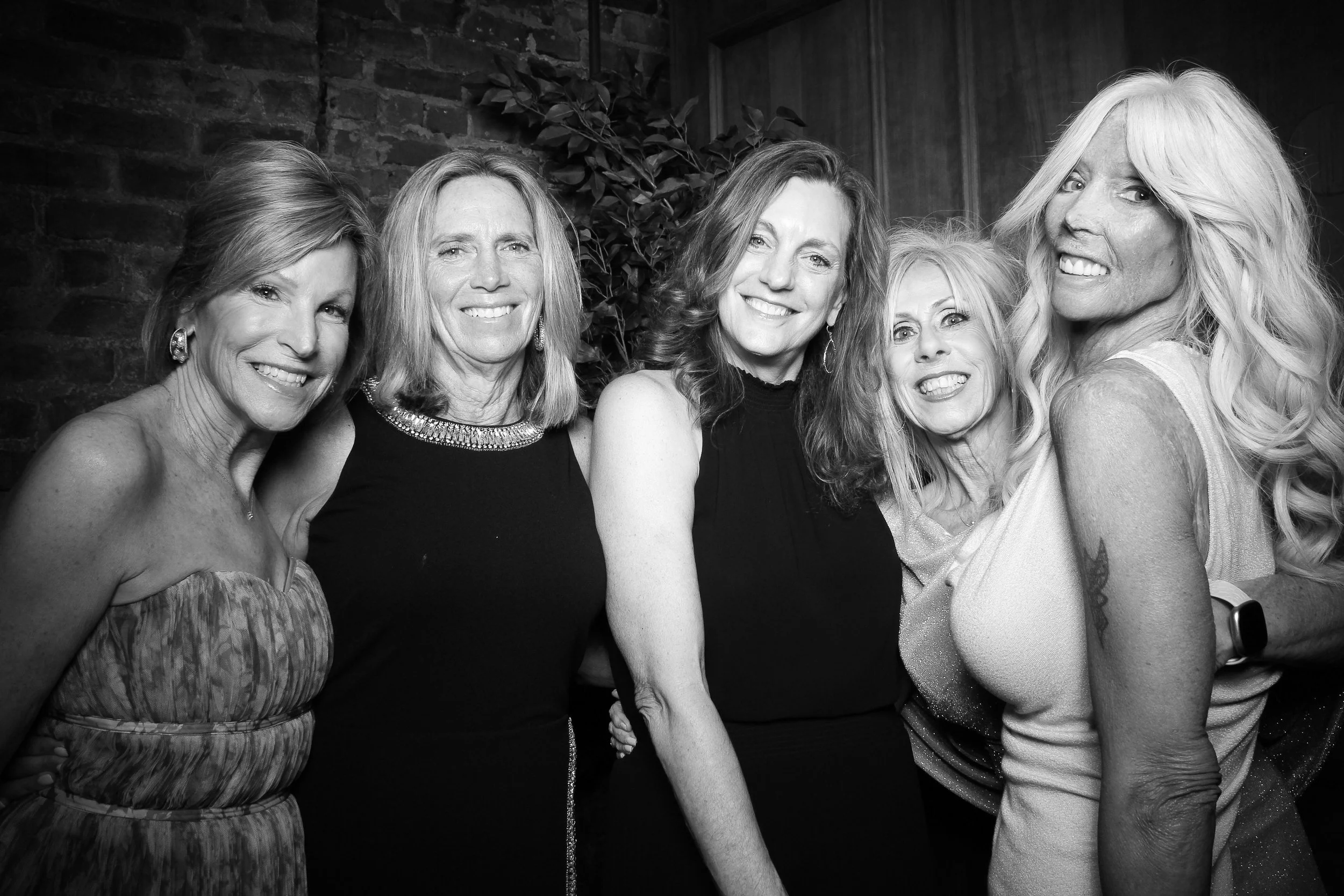 fotio-photobooth-chicago-vintage-bw-salon-11.jpg