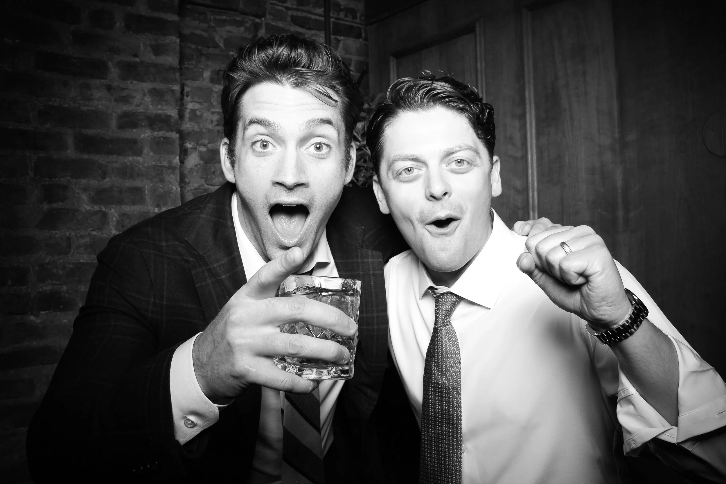 fotio-photobooth-chicago-vintage-bw-salon-12.jpg