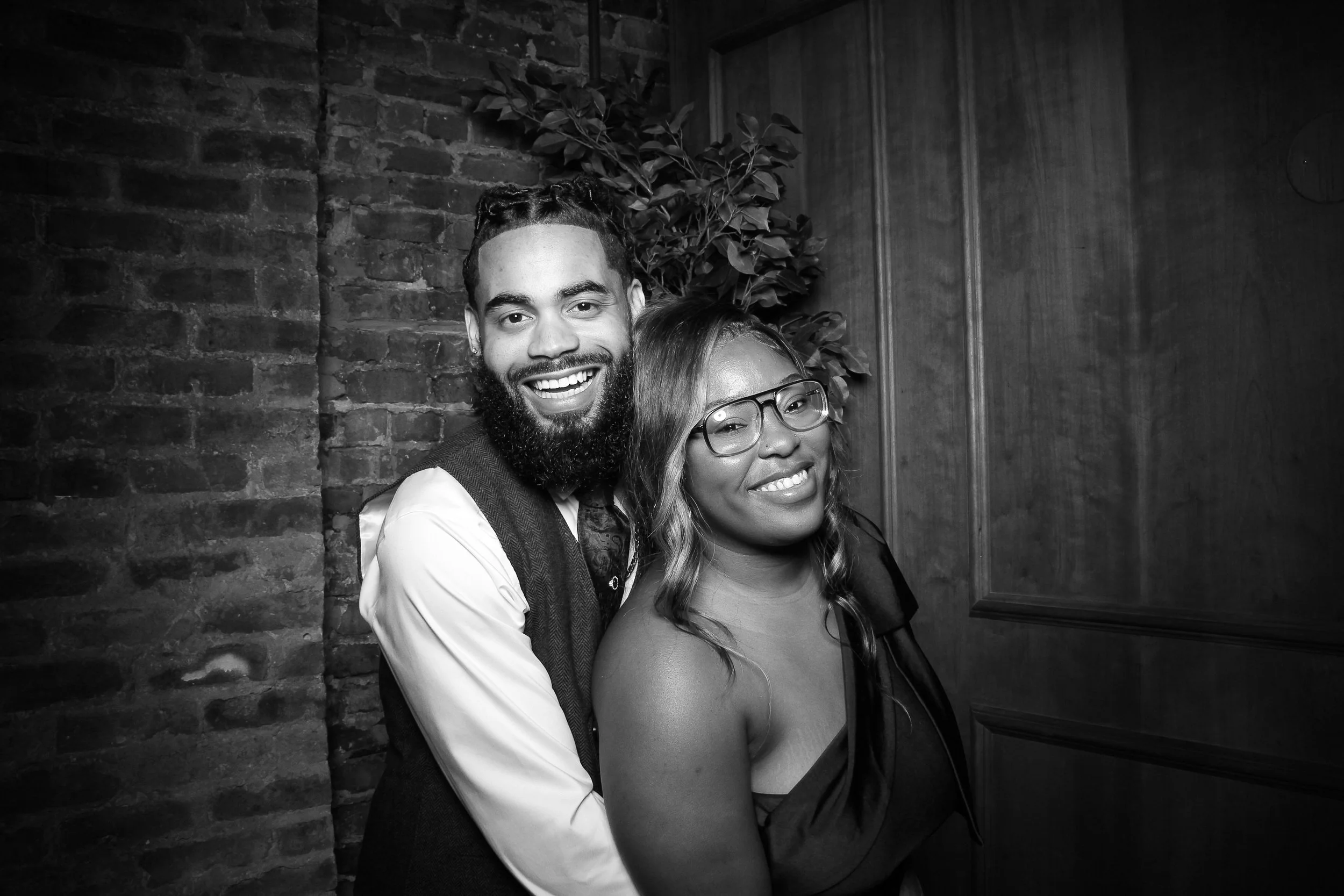 fotio-photobooth-chicago-vintage-bw-salon-16.jpg