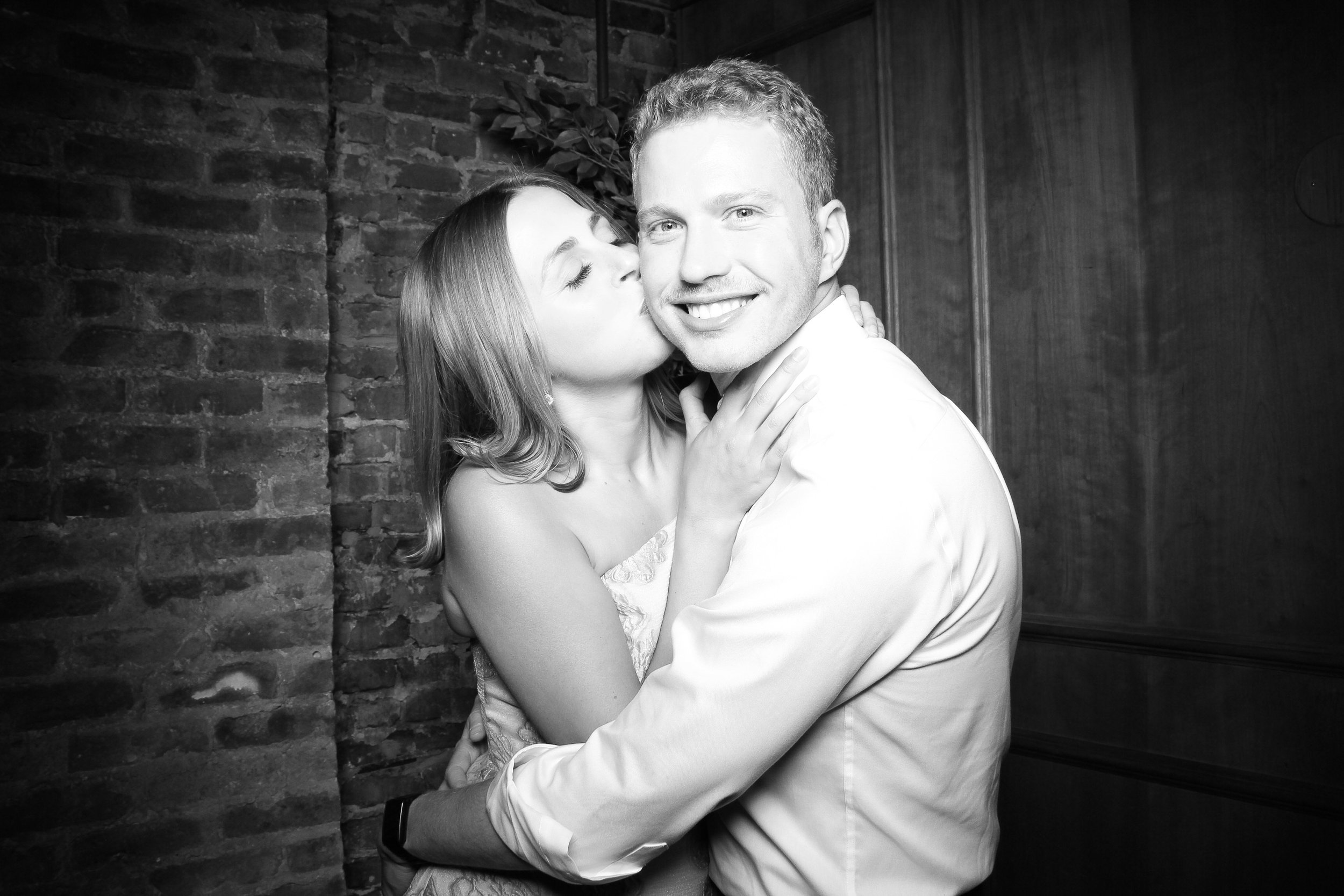 fotio-photobooth-chicago-vintage-bw-salon-17.jpg