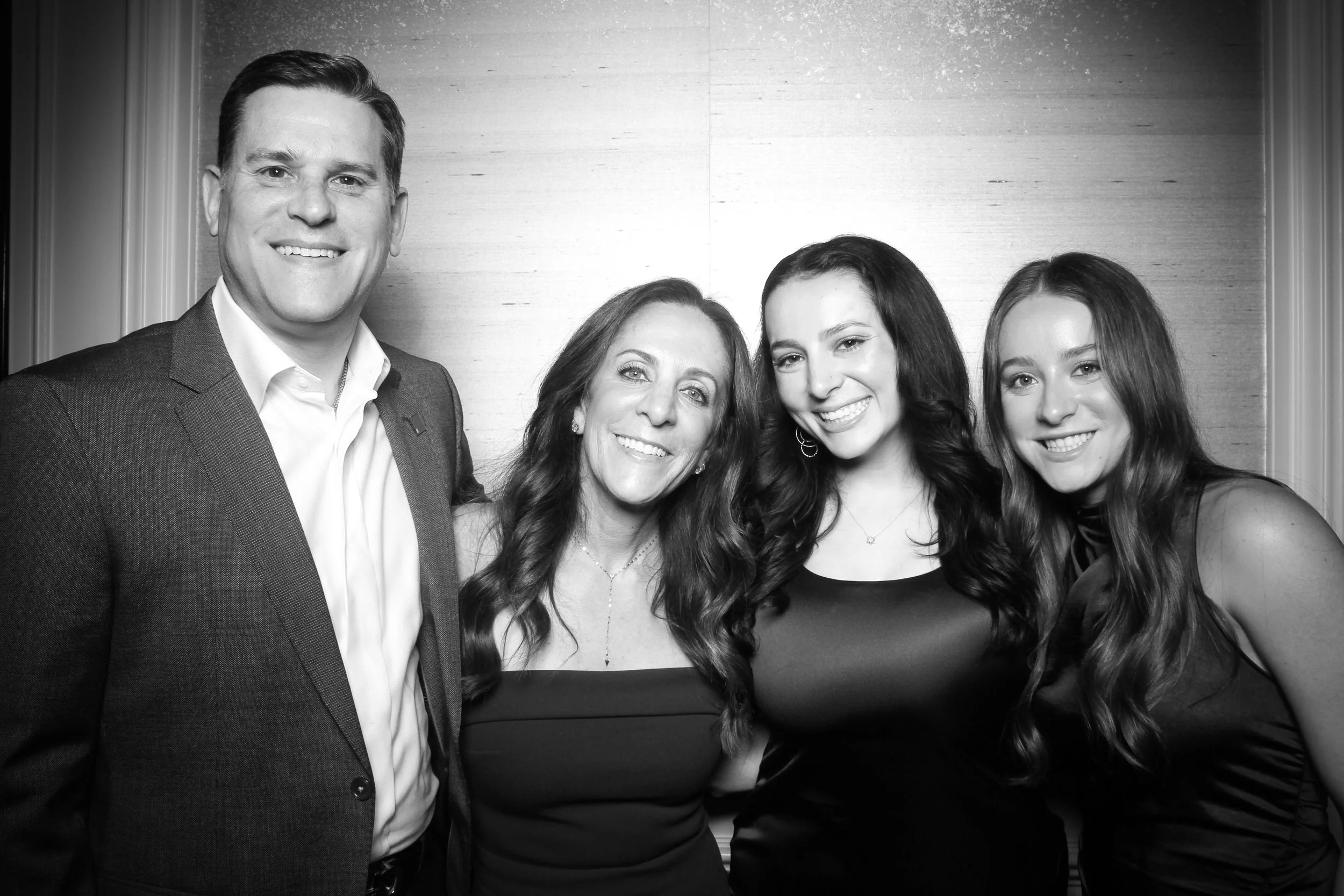 Fotio_Photo_Booth_Chicago_Northwestern_Hospital_Gala_Fancy_BlackTie_Ball_Four_Seasons_Hotel_Ballroom_23.jpg