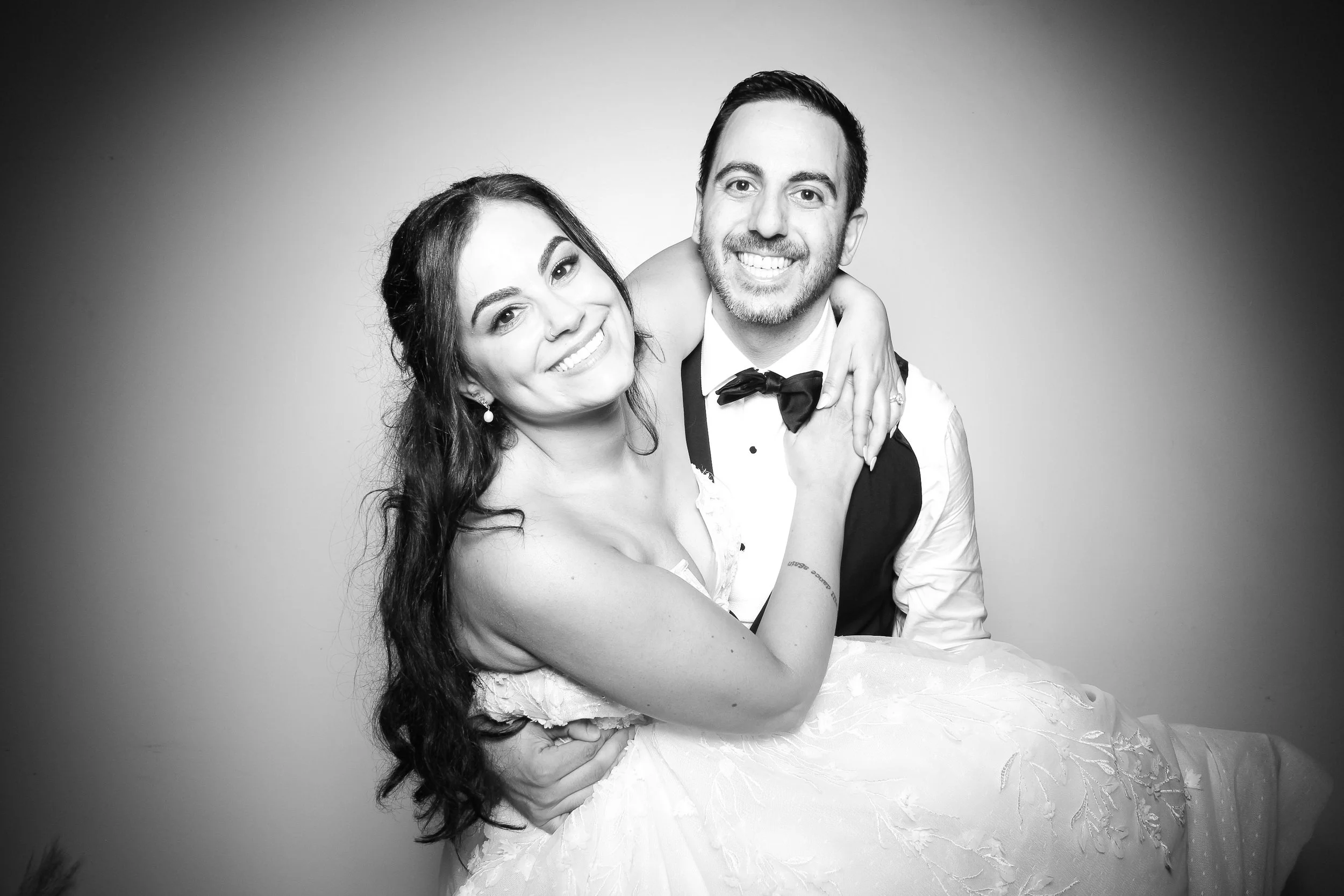 fotio-photobooth-chicago-vintage-bw-ravenswood-1.jpg