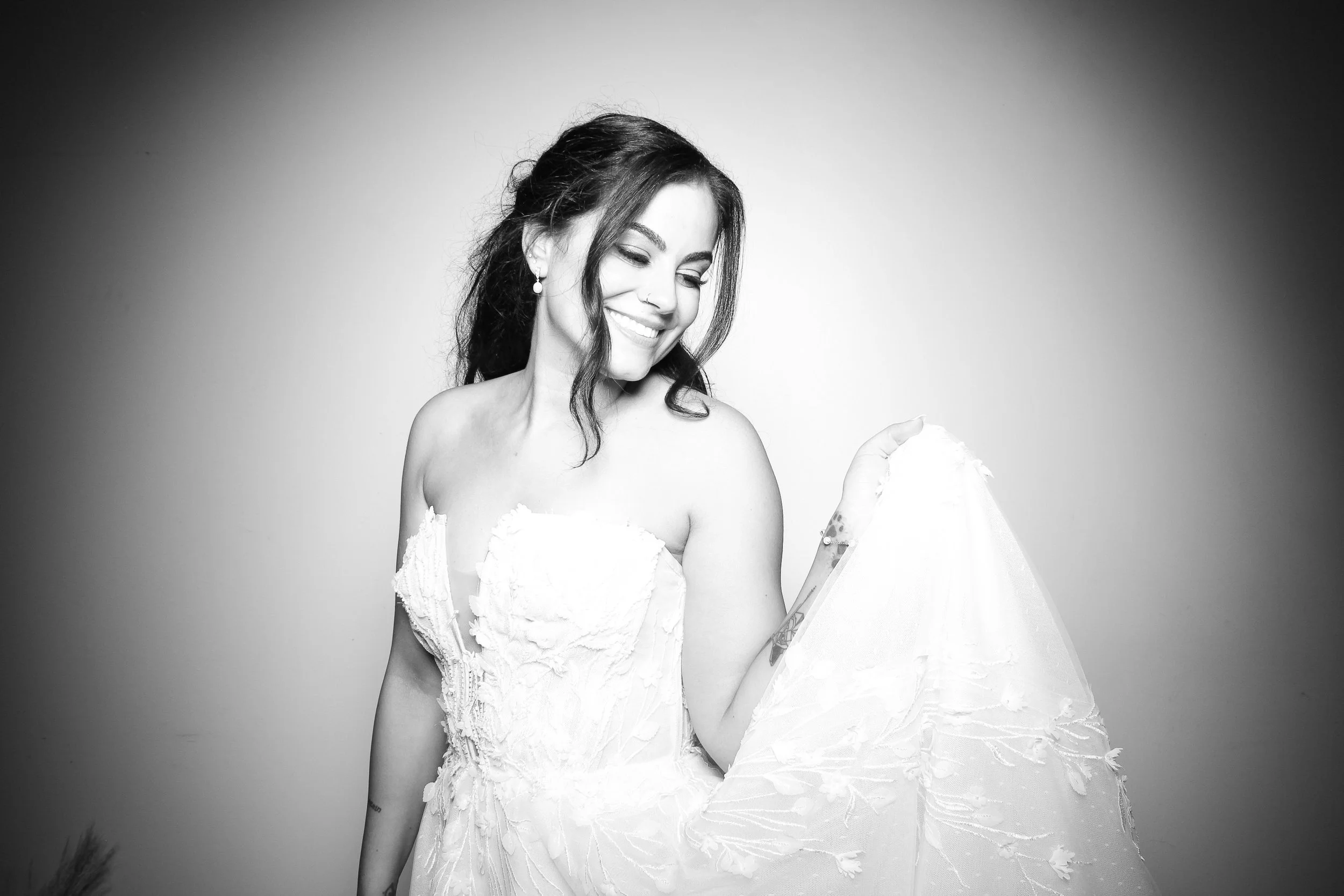 fotio-photobooth-chicago-vintage-bw-ravenswood-2.jpg
