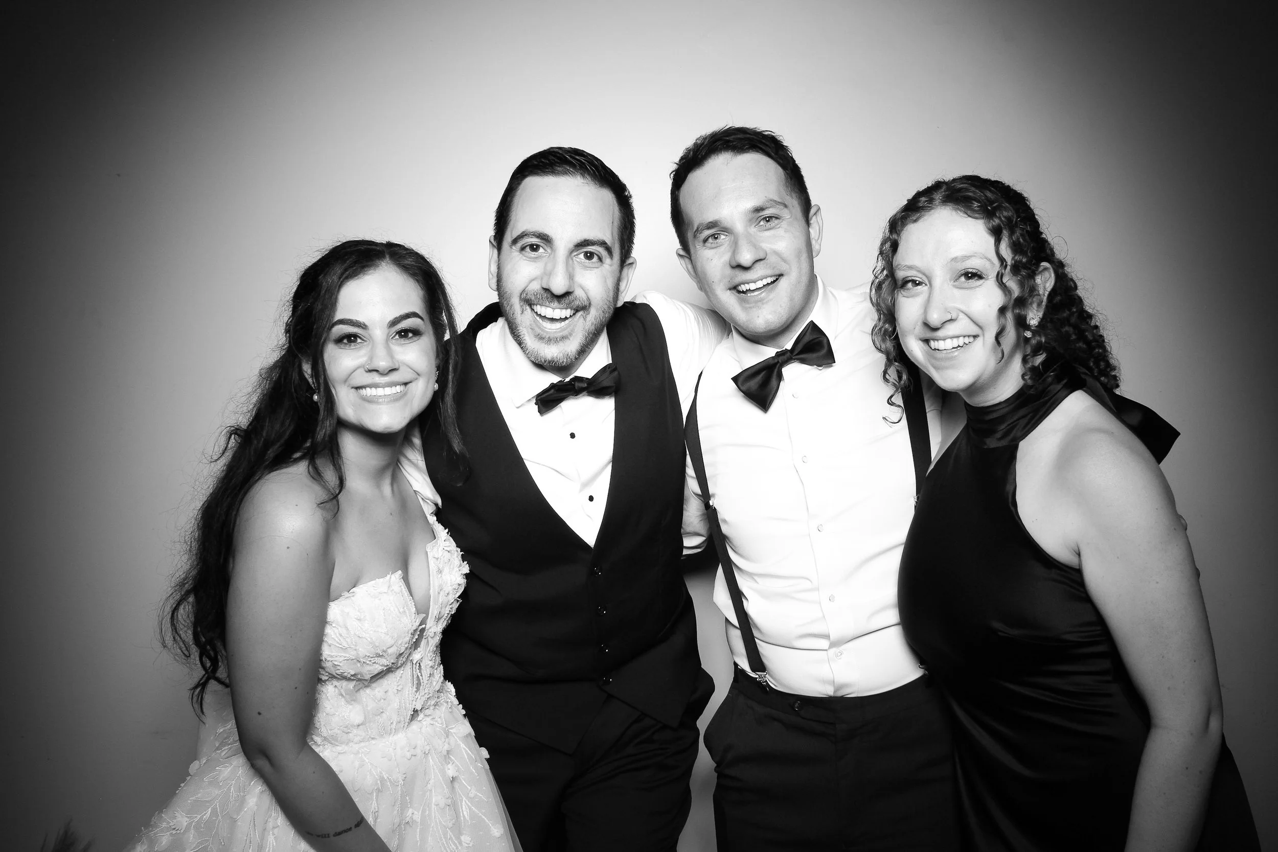 fotio-photobooth-chicago-vintage-bw-ravenswood-6.jpg
