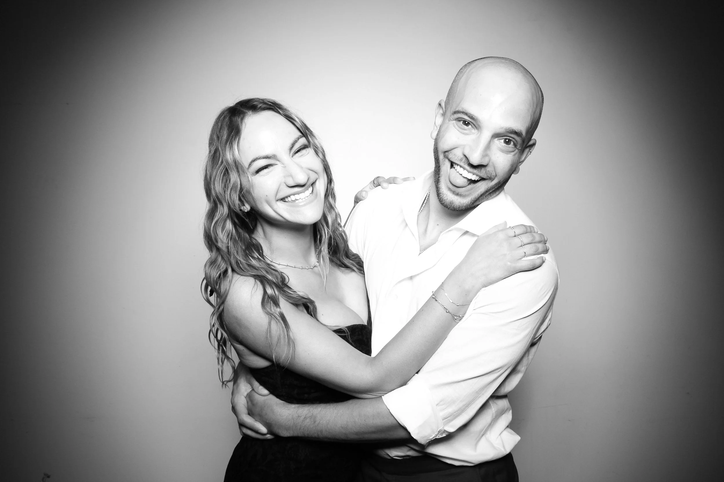 fotio-photobooth-chicago-vintage-bw-ravenswood-7.jpg