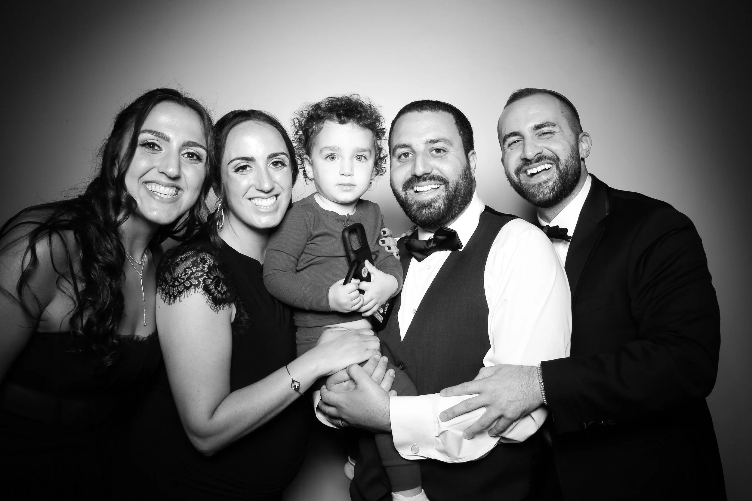 fotio-photobooth-chicago-vintage-bw-ravenswood-9.jpg