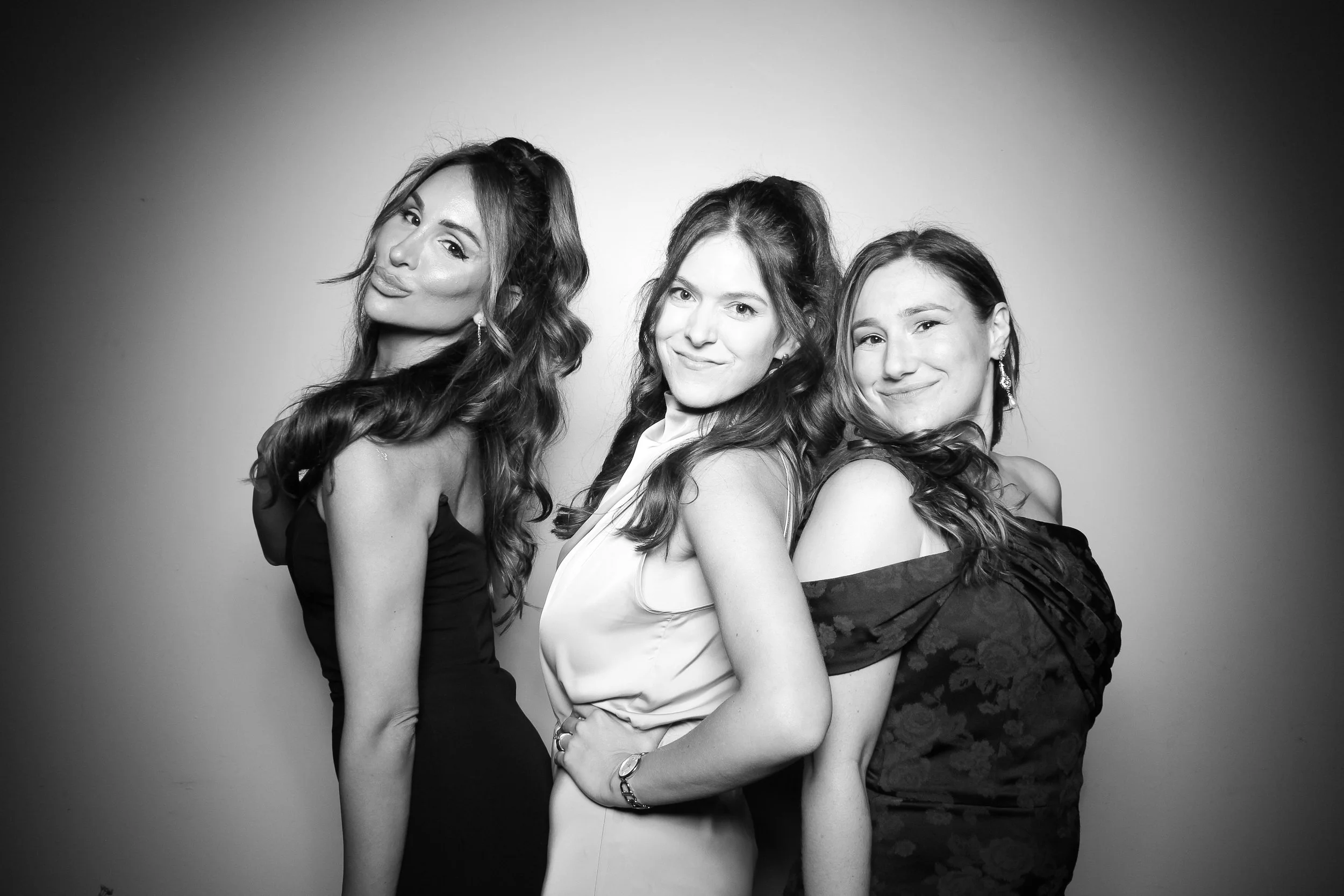 fotio-photobooth-chicago-vintage-bw-ravenswood-11.jpg