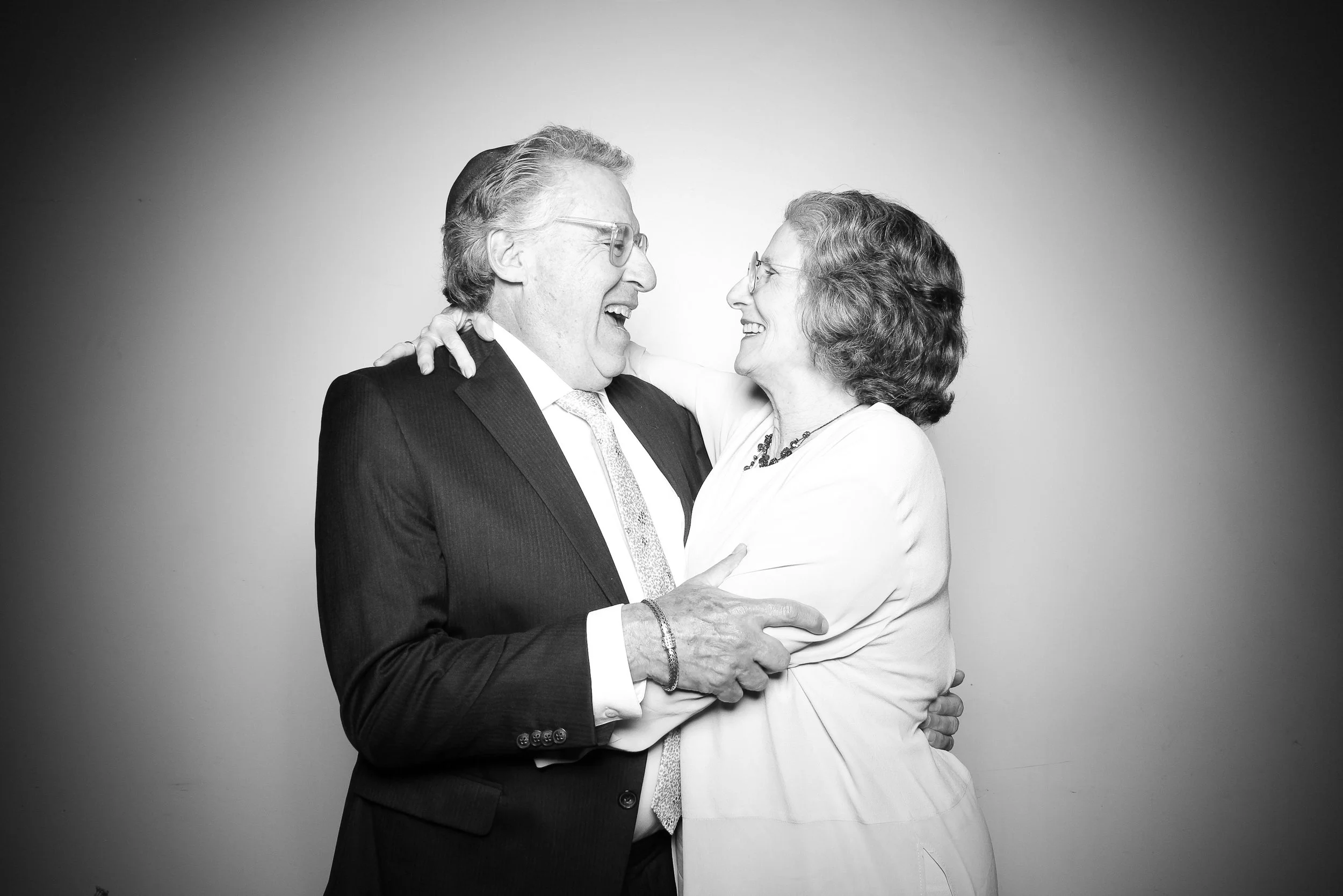 fotio-photobooth-chicago-vintage-bw-ravenswood-12.jpg