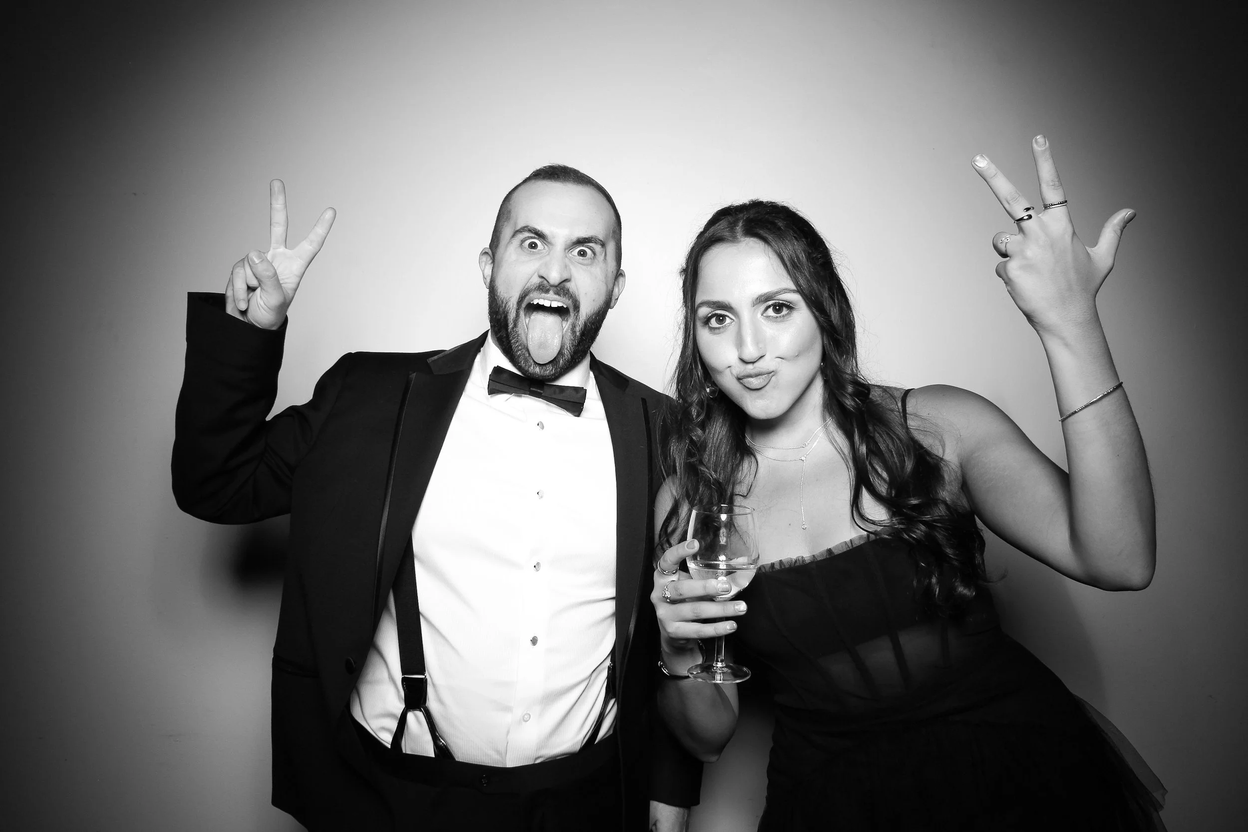 fotio-photobooth-chicago-vintage-bw-ravenswood-13.jpg