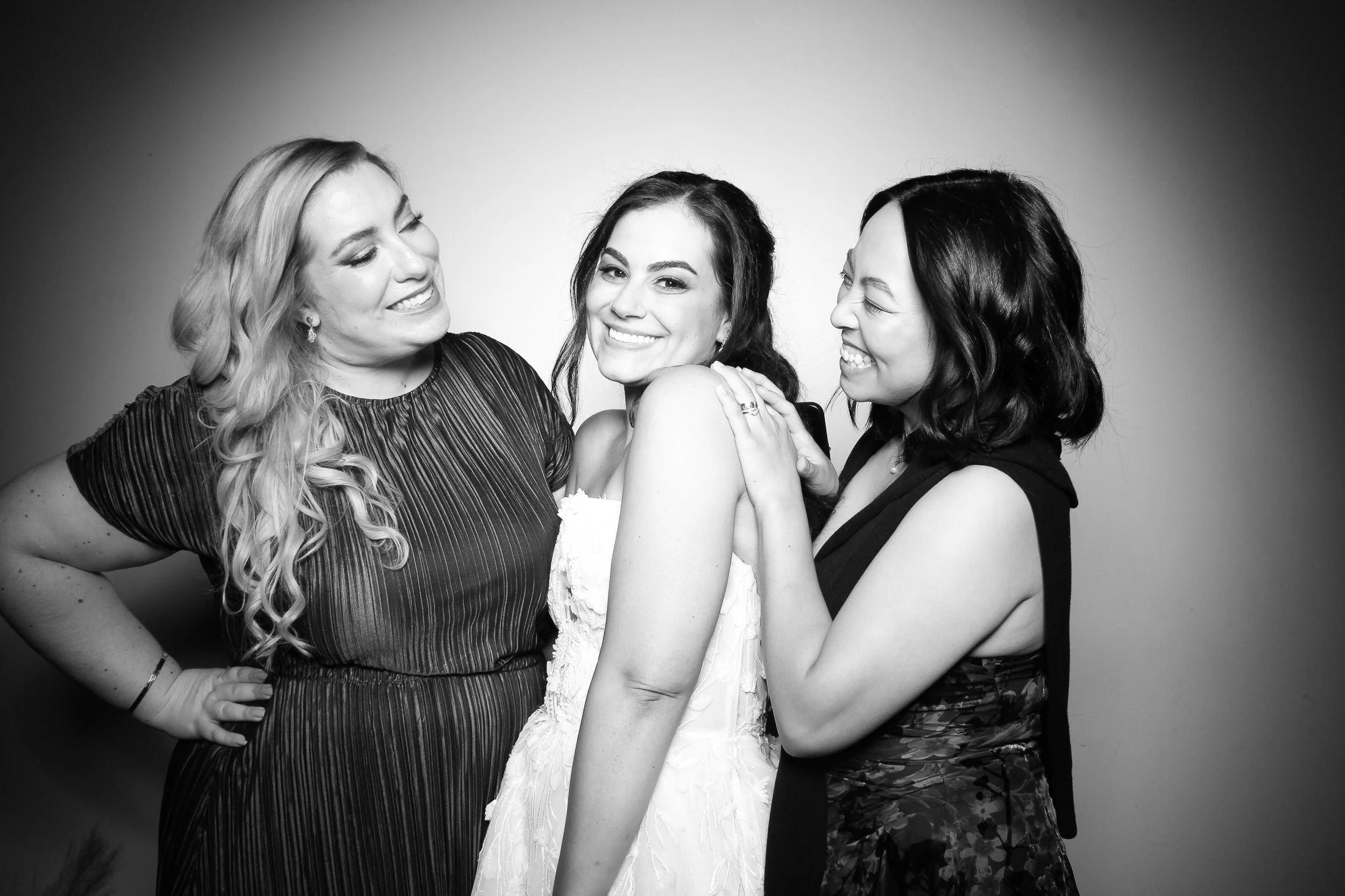 fotio-photobooth-chicago-vintage-bw-ravenswood-18.jpg