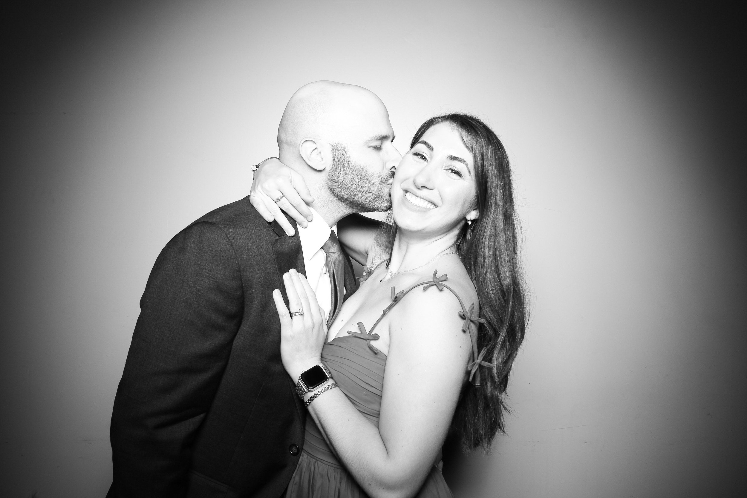 fotio-photobooth-chicago-vintage-bw-ravenswood-21.jpg