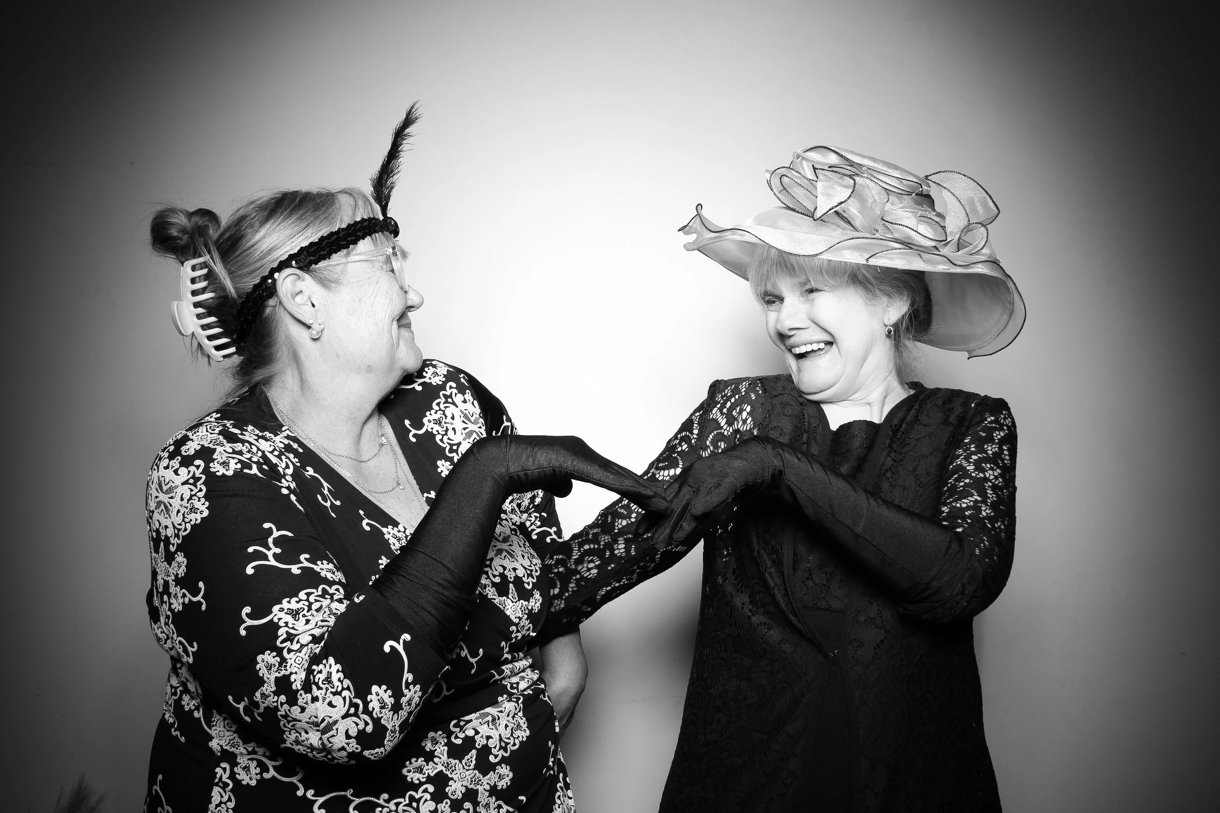 fotio-photobooth-chicago-vintage-bw-ravenswood-22.jpg