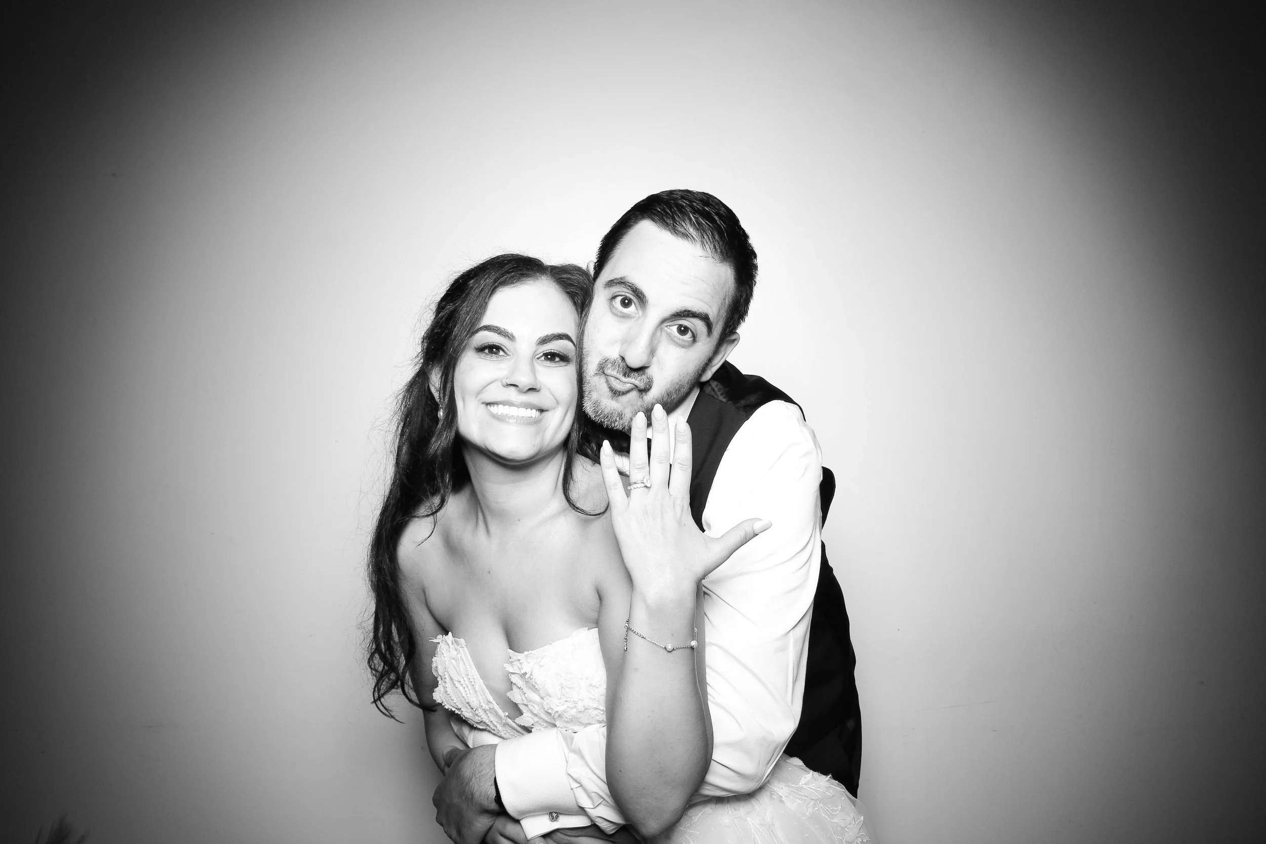 fotio-photobooth-chicago-vintage-bw-ravenswood-25.jpg