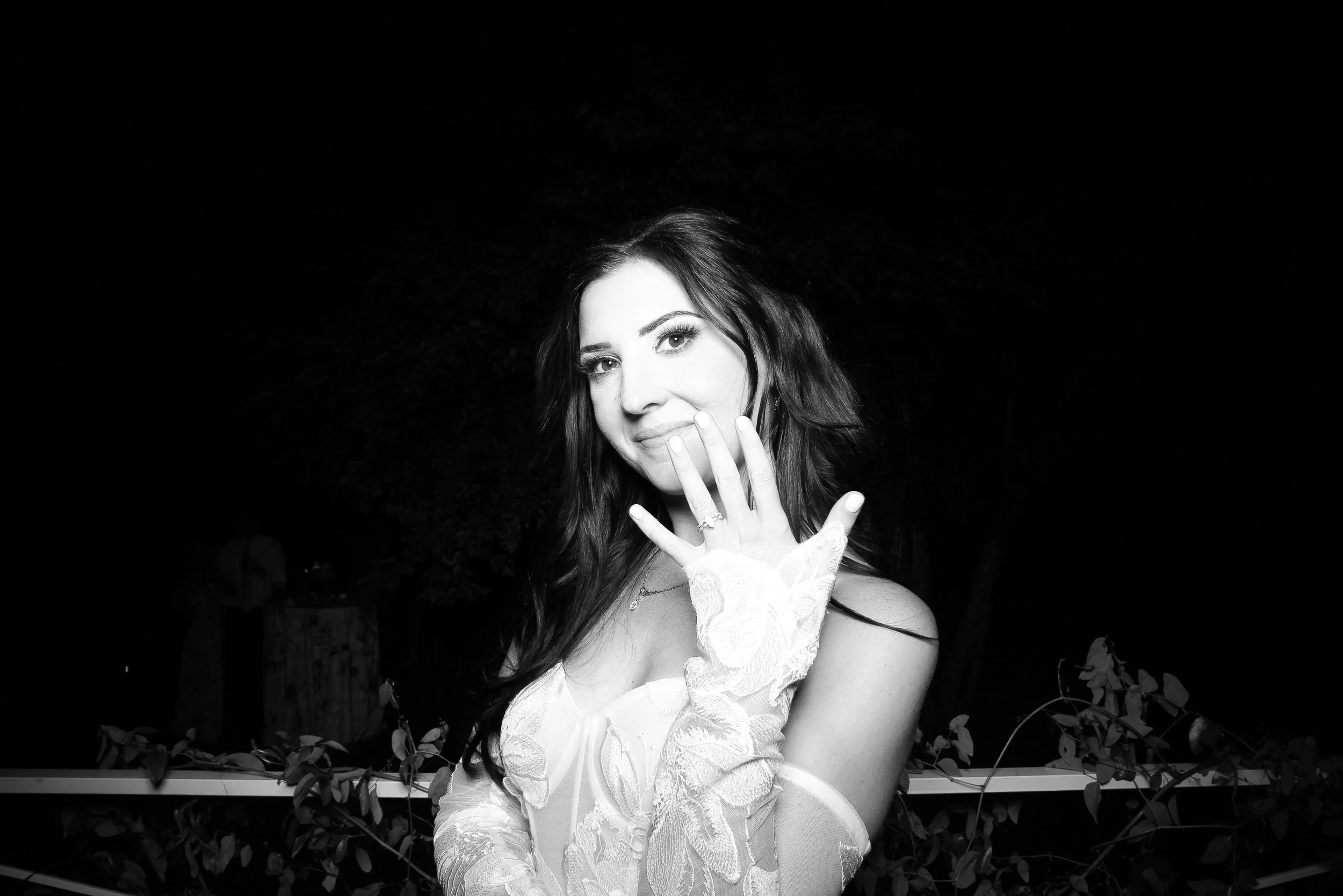 fotio-photobooth-bw-vintage-wedding-cantigny-2.jpg