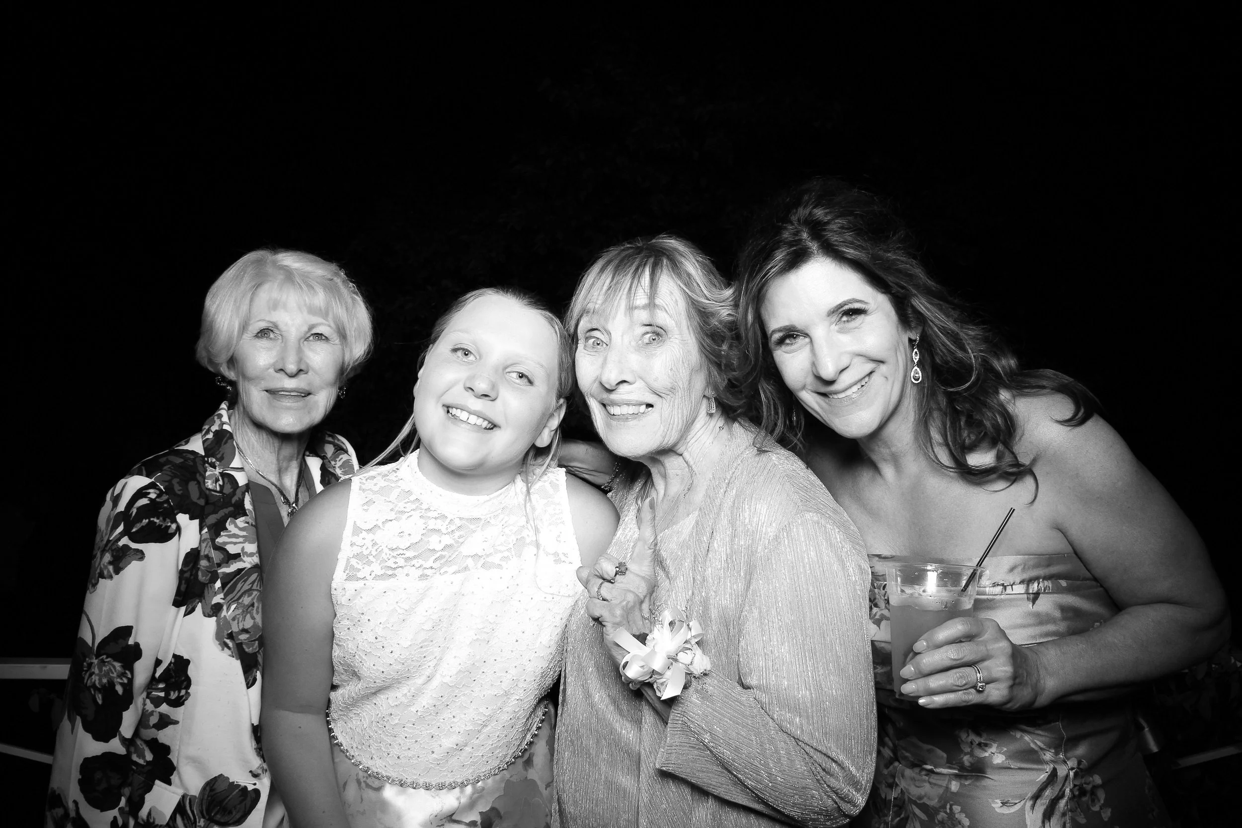 fotio-photobooth-bw-vintage-wedding-cantigny-4.jpg