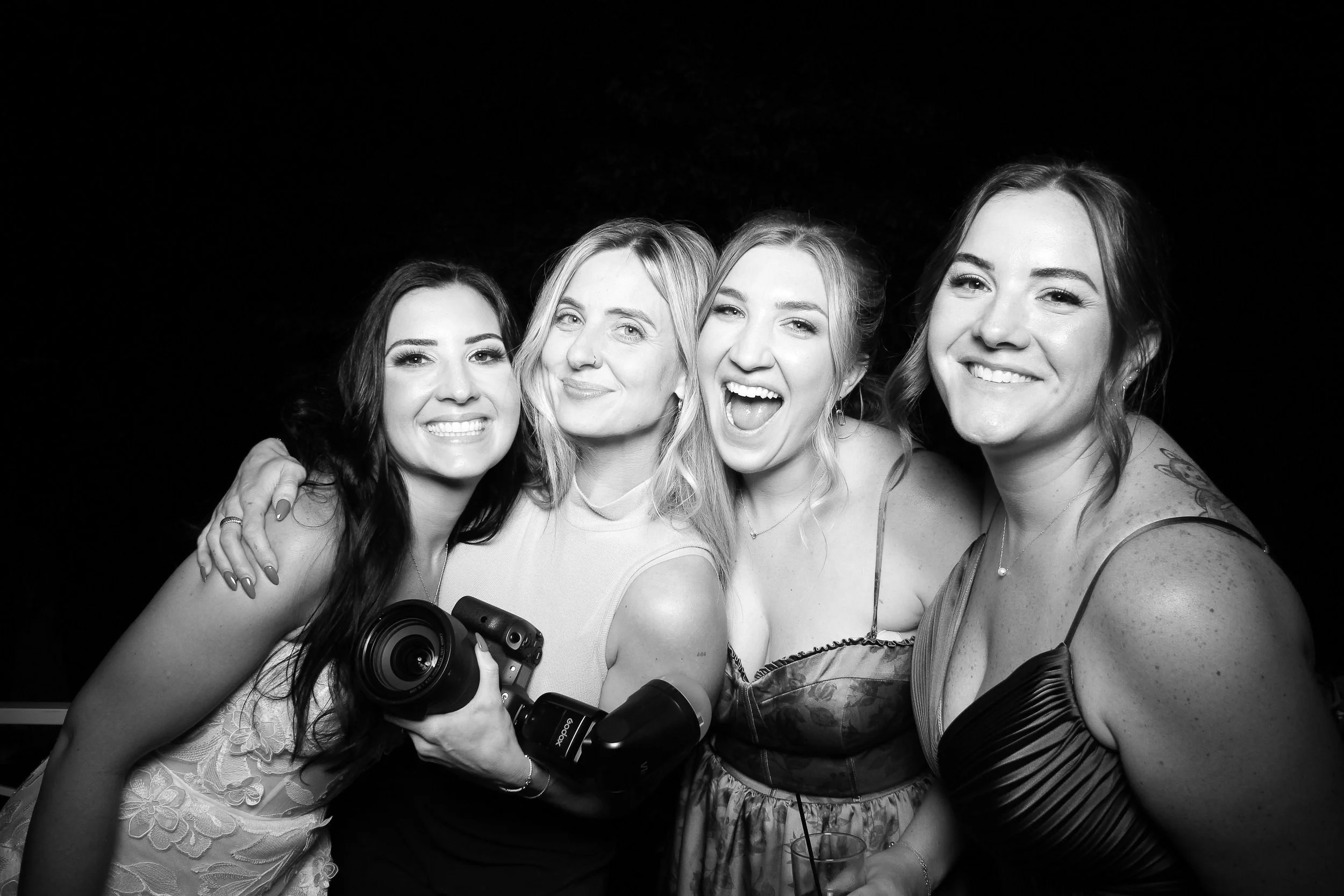 fotio-photobooth-bw-vintage-wedding-cantigny-5.jpg