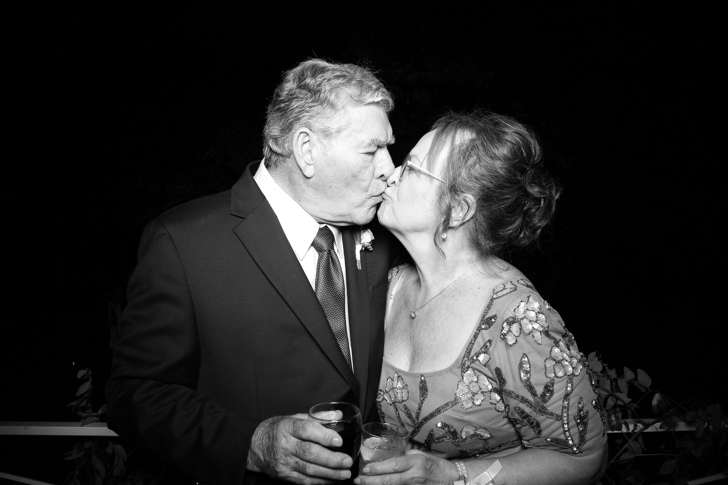 fotio-photobooth-bw-vintage-wedding-cantigny-8.jpg