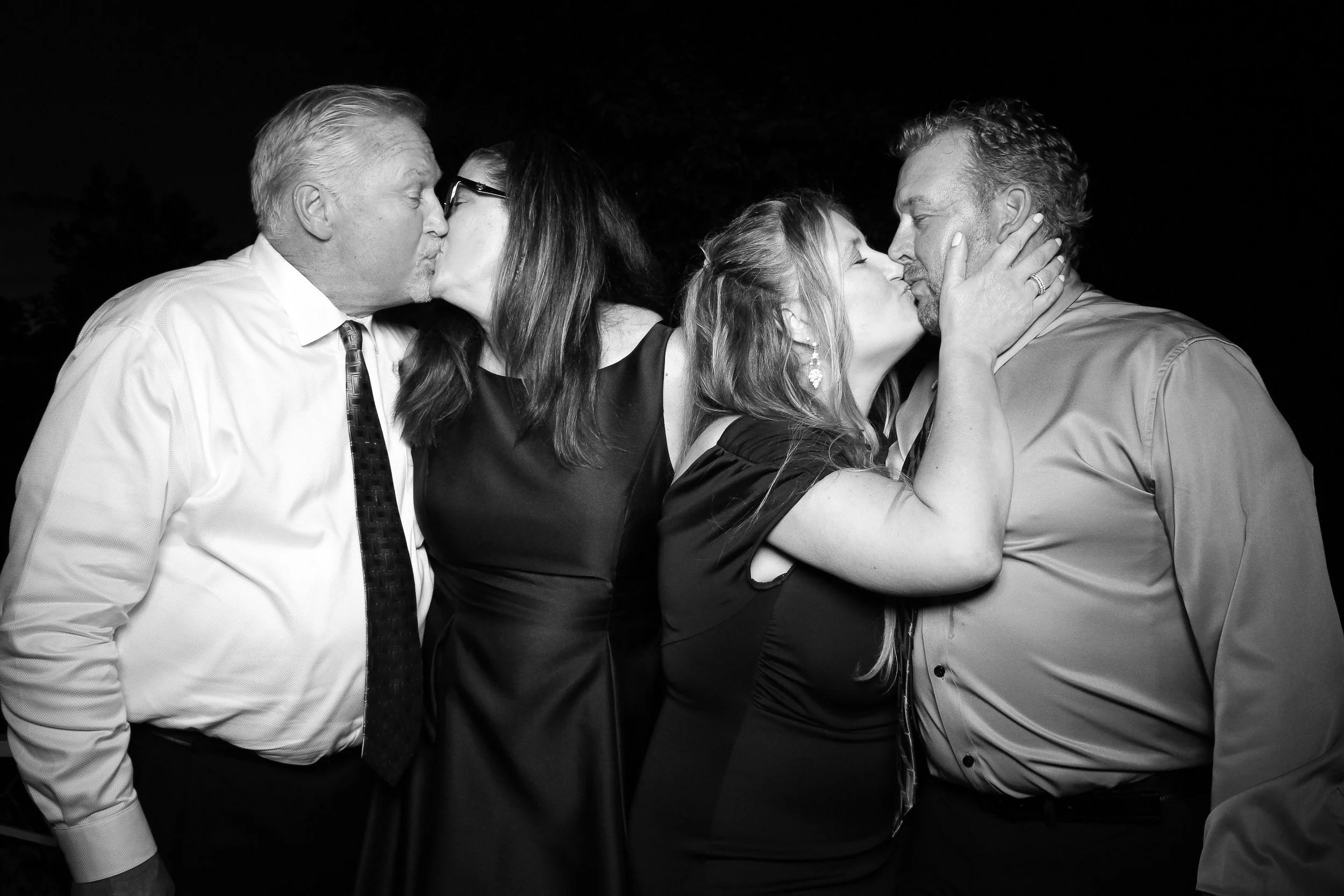 fotio-photobooth-bw-vintage-wedding-cantigny-9.jpg