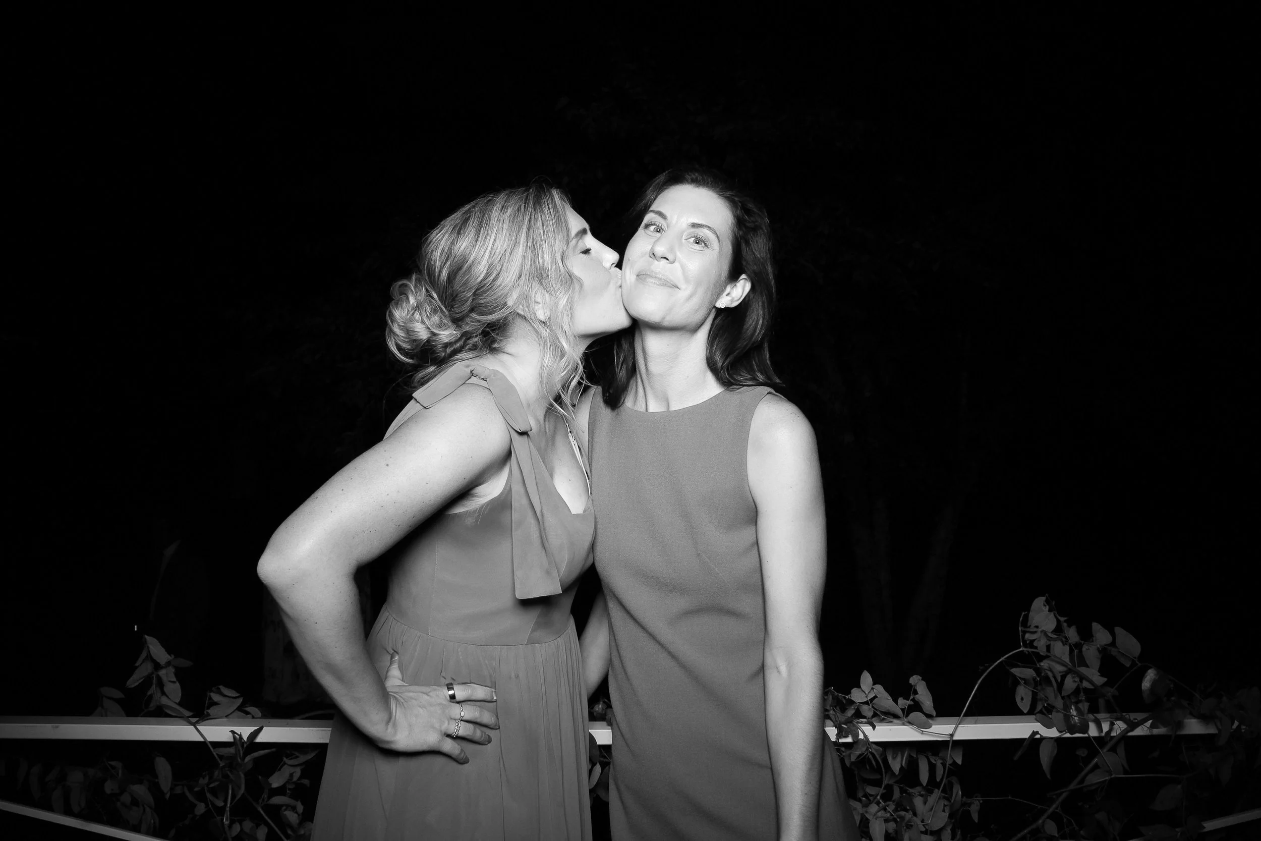fotio-photobooth-bw-vintage-wedding-cantigny-12.jpg