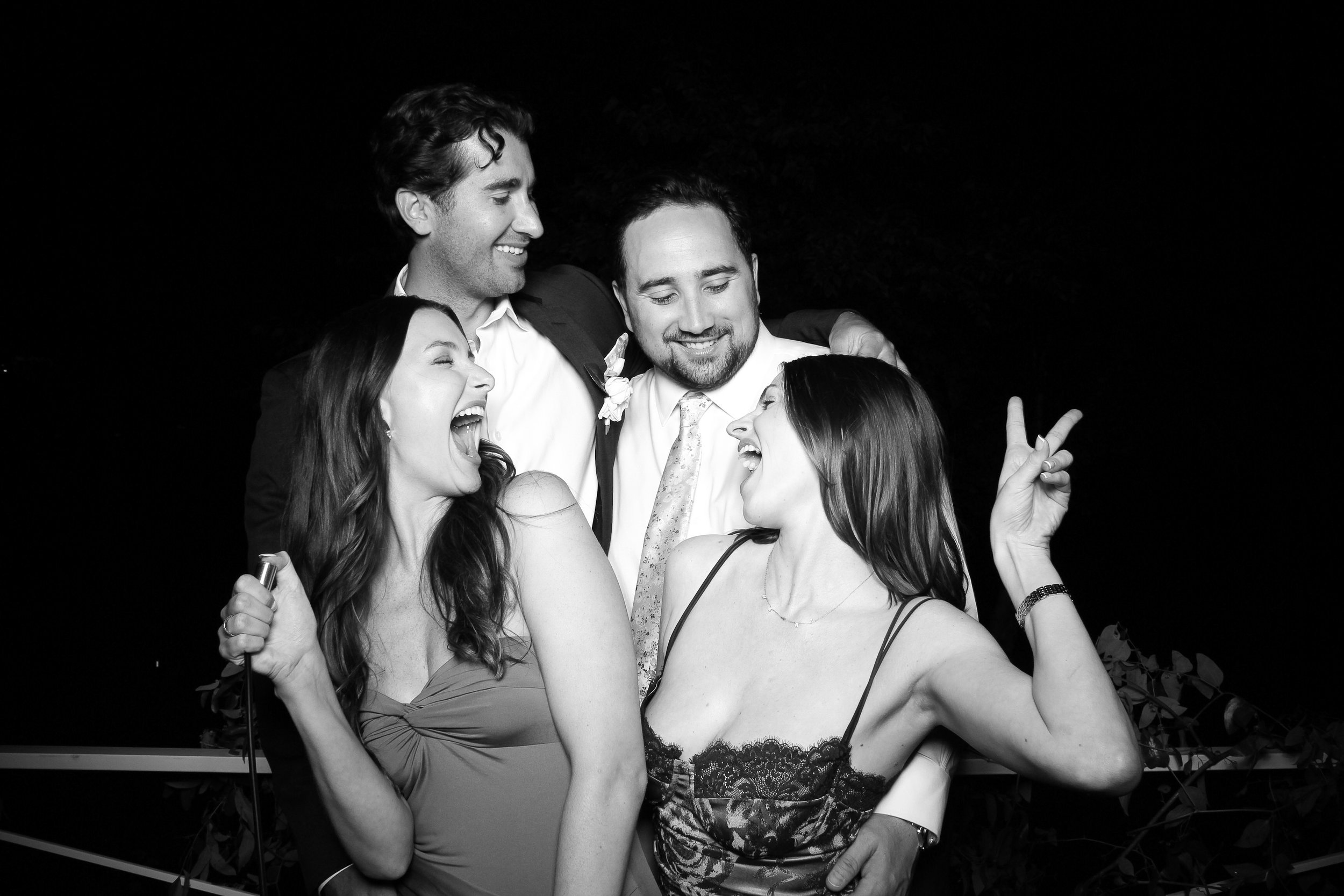 fotio-photobooth-bw-vintage-wedding-cantigny-15.jpg