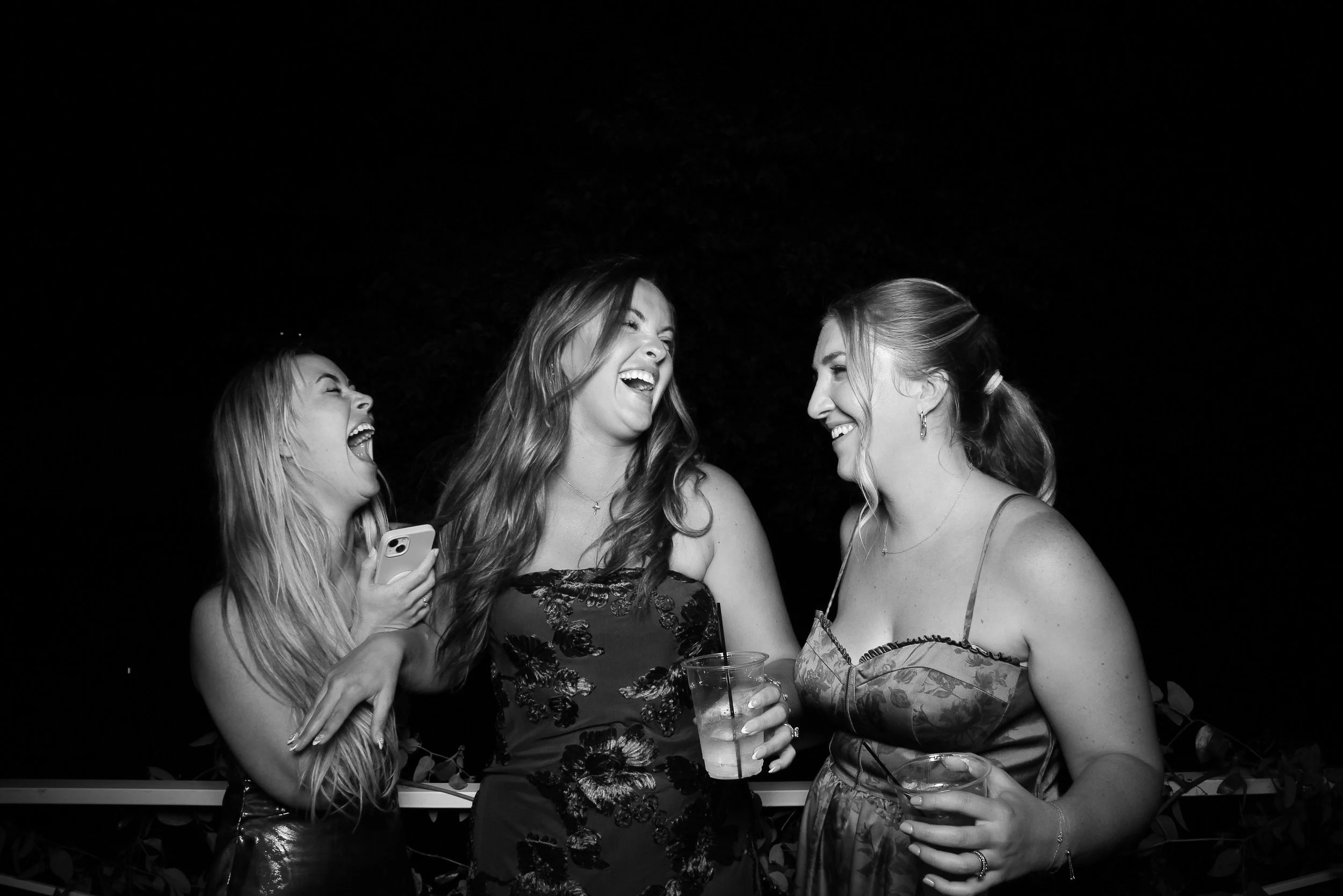 fotio-photobooth-bw-vintage-wedding-cantigny-21.jpg