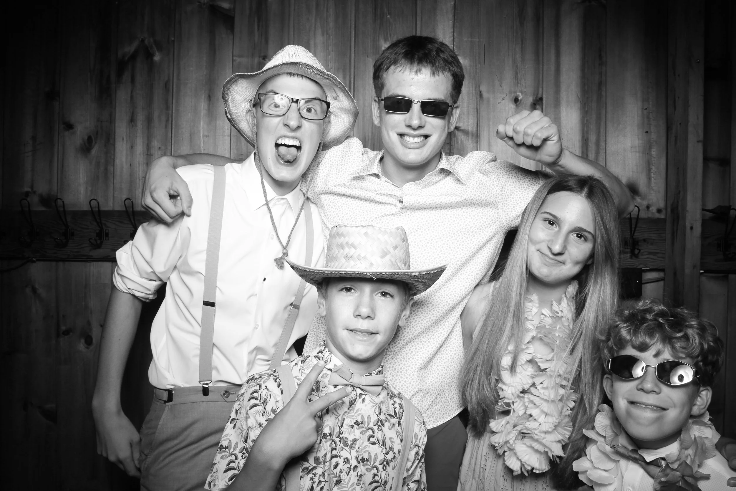 Fotio_Photo_Booth_Chicago_Burlington_Illinois_Rustic_Farm_Wedding_Country_Coach_House_Barn_12.jpg