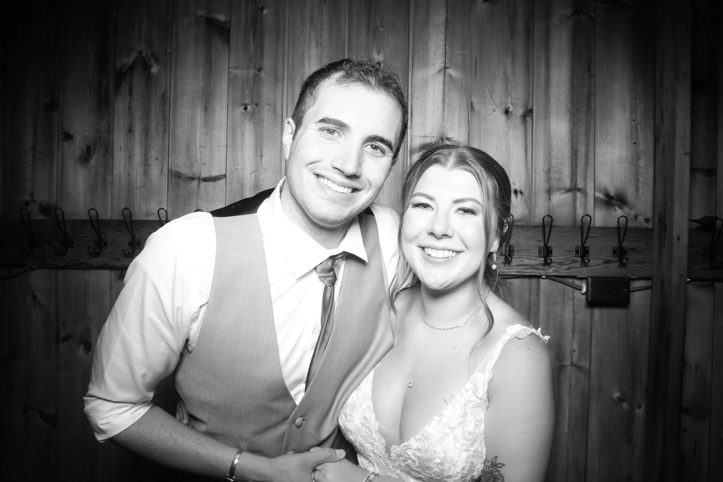 Fotio_Photo_Booth_Chicago_Burlington_Illinois_Rustic_Farm_Wedding_Country_Coach_House_Barn_22.jpg